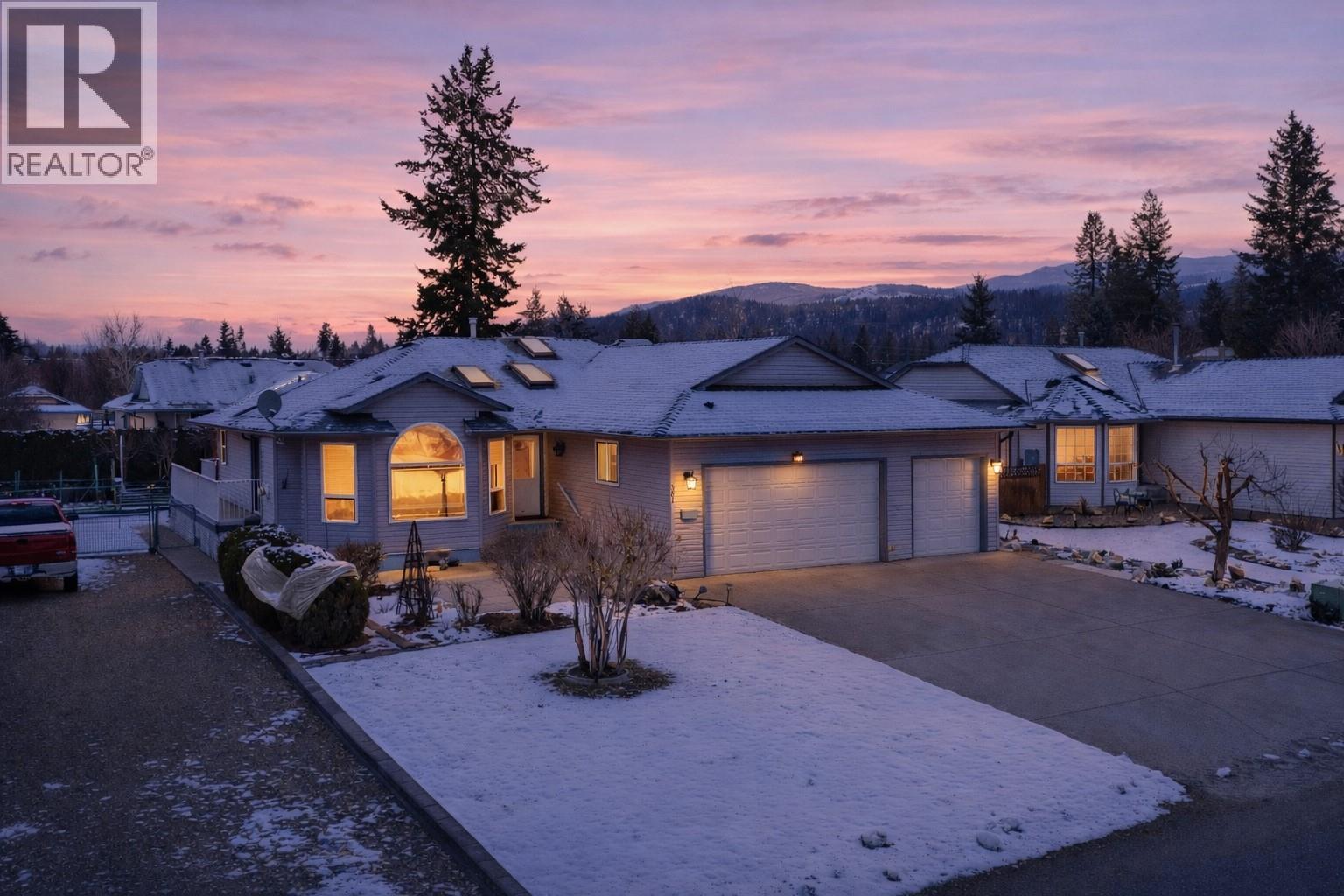 381 Robin Drive, Barriere, British Columbia  V0E 1E0 - Photo 1 - 10376935