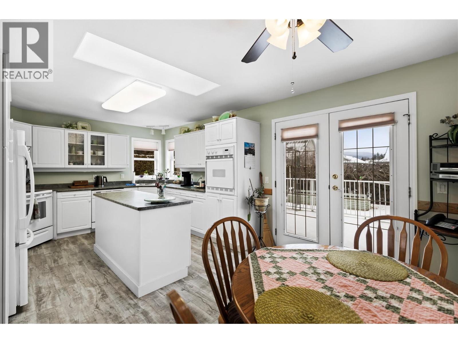 381 Robin Drive, Barriere, British Columbia  V0E 1E0 - Photo 4 - 10376935