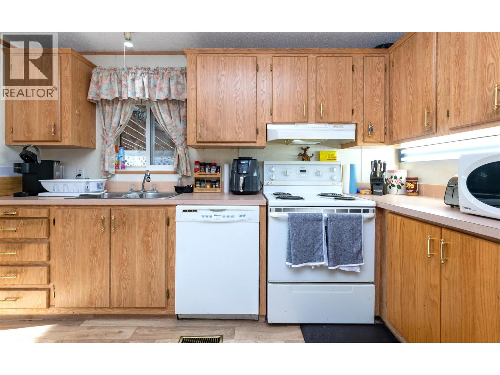 2500 97b Highway Unit# 10, Salmon Arm, British Columbia  V1E 1A6 - Photo 16 - 10377103