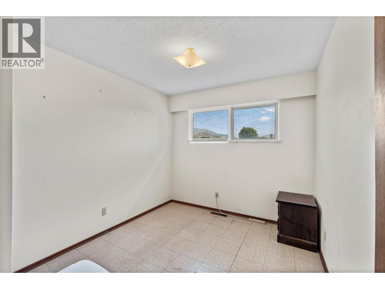 1118 Chateau Street, Kamloops, British Columbia  V2B 5R4 - Photo 14 - 10377081