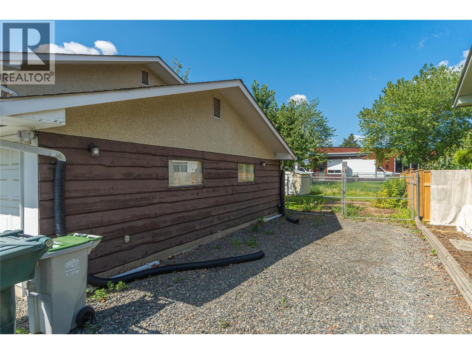 1118 Chateau Street, Kamloops, British Columbia  V2B 5R4 - Photo 5 - 10377081