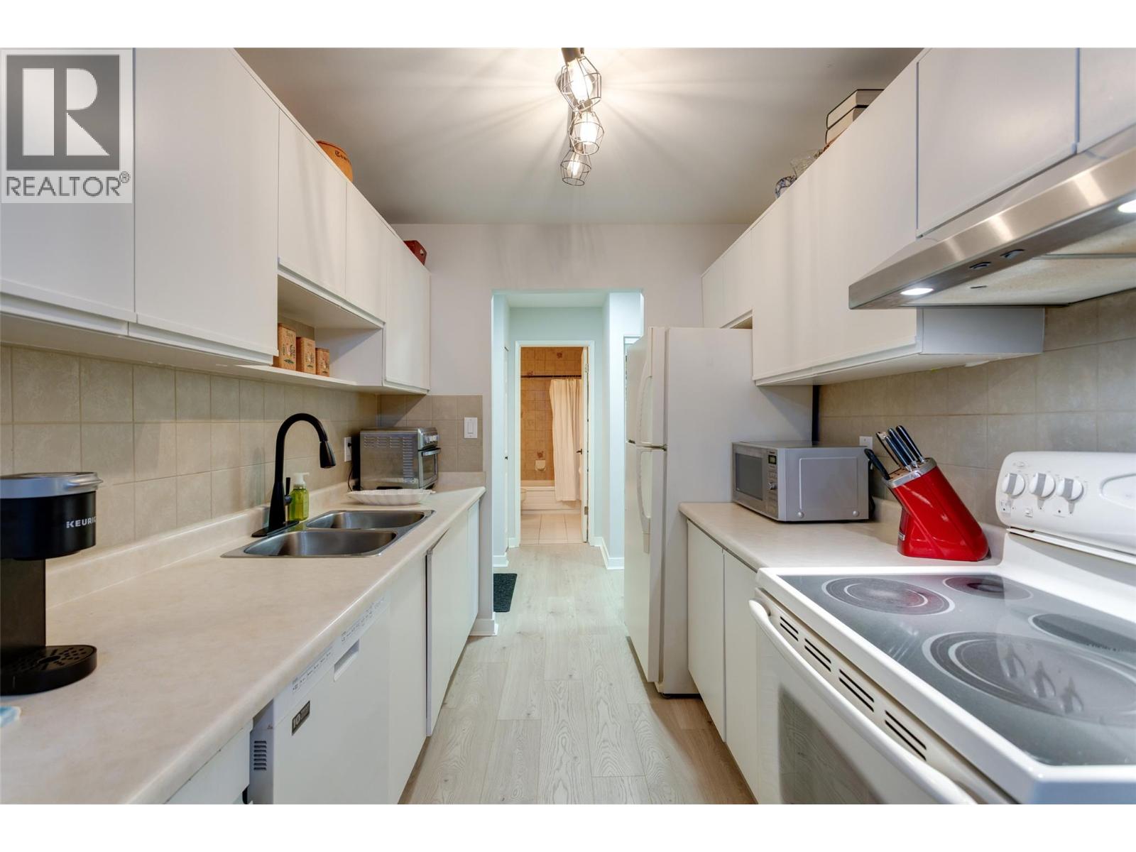 1056 Bernard Avenue Unit# 305 Lot# 43, Kelowna, British Columbia  V1Y 8L7 - Photo 11 - 10377183