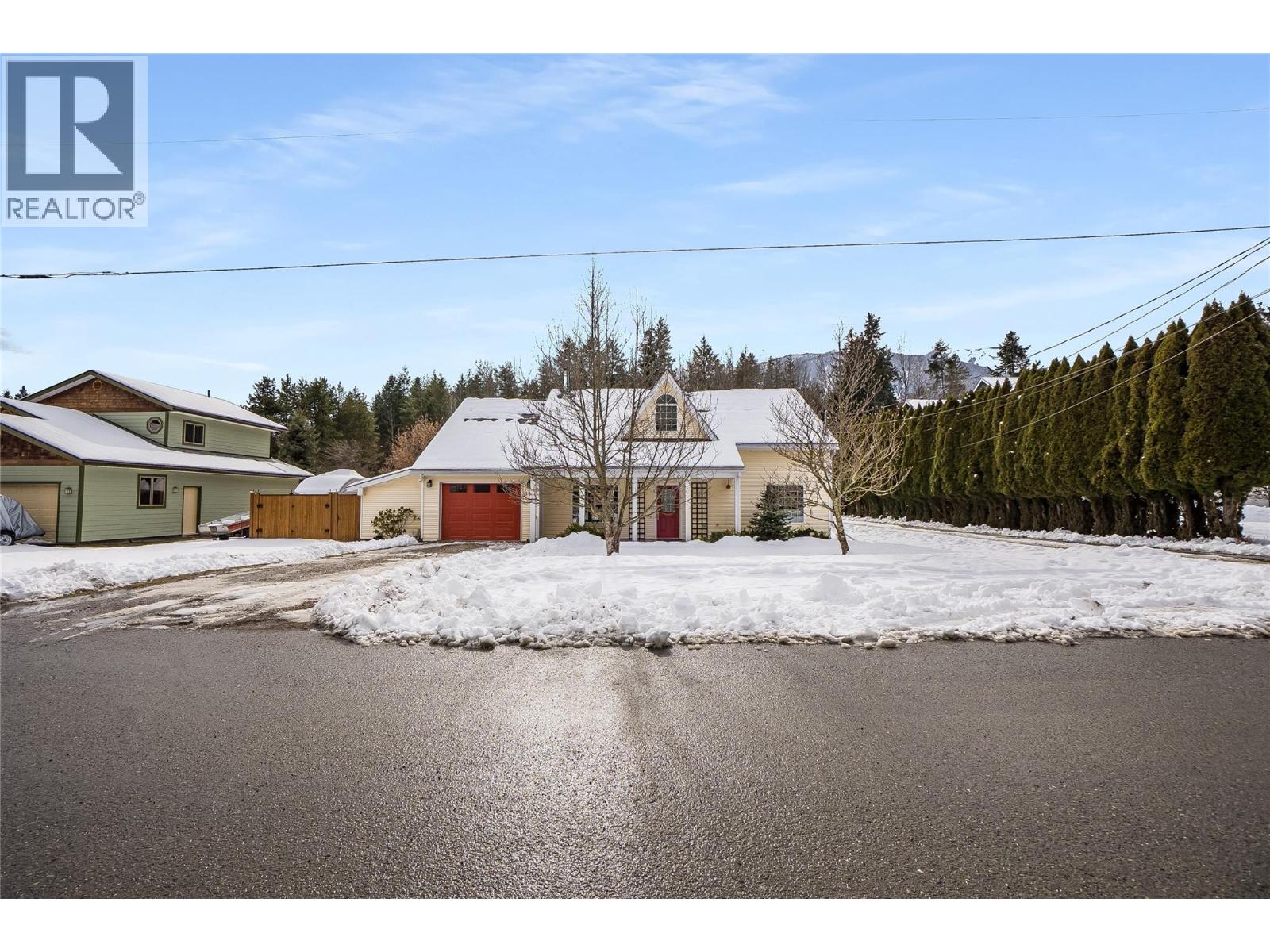 661 C Avenue, Kaslo, British Columbia  V0G 1M0 - Photo 1 - 10377055