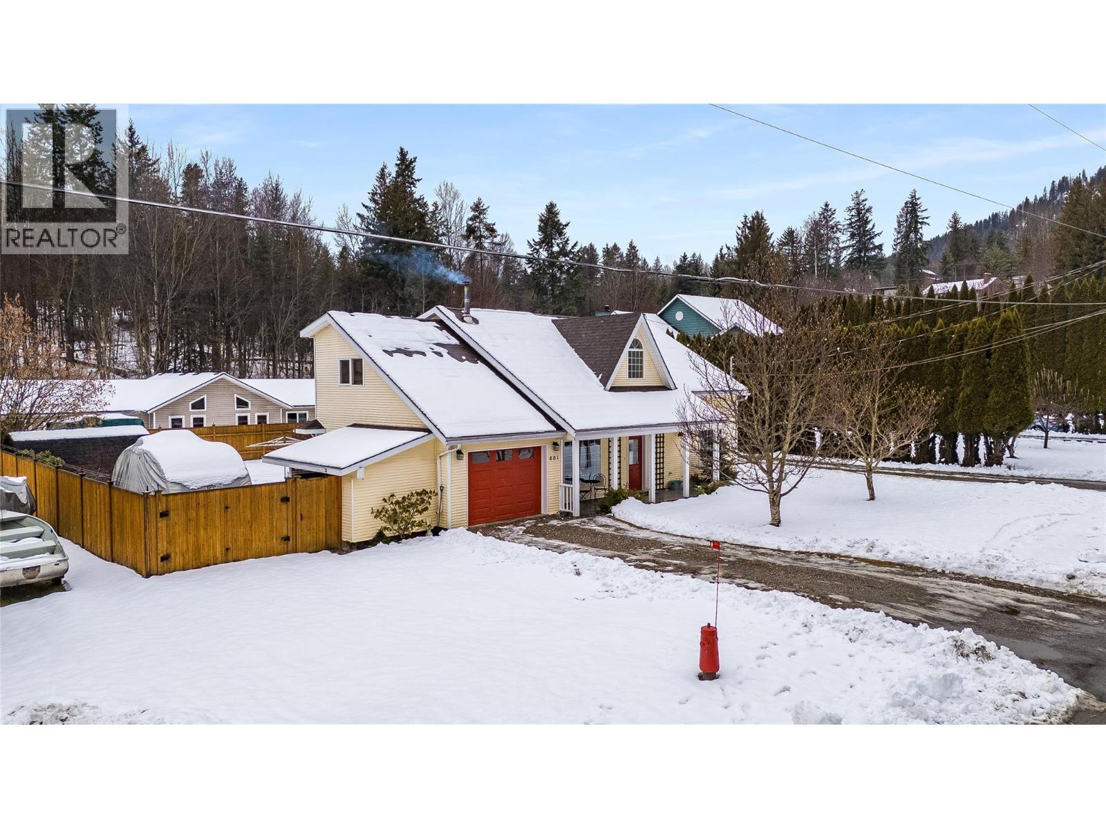 661 C Avenue, Kaslo, British Columbia  V0G 1M0 - Photo 2 - 10377055