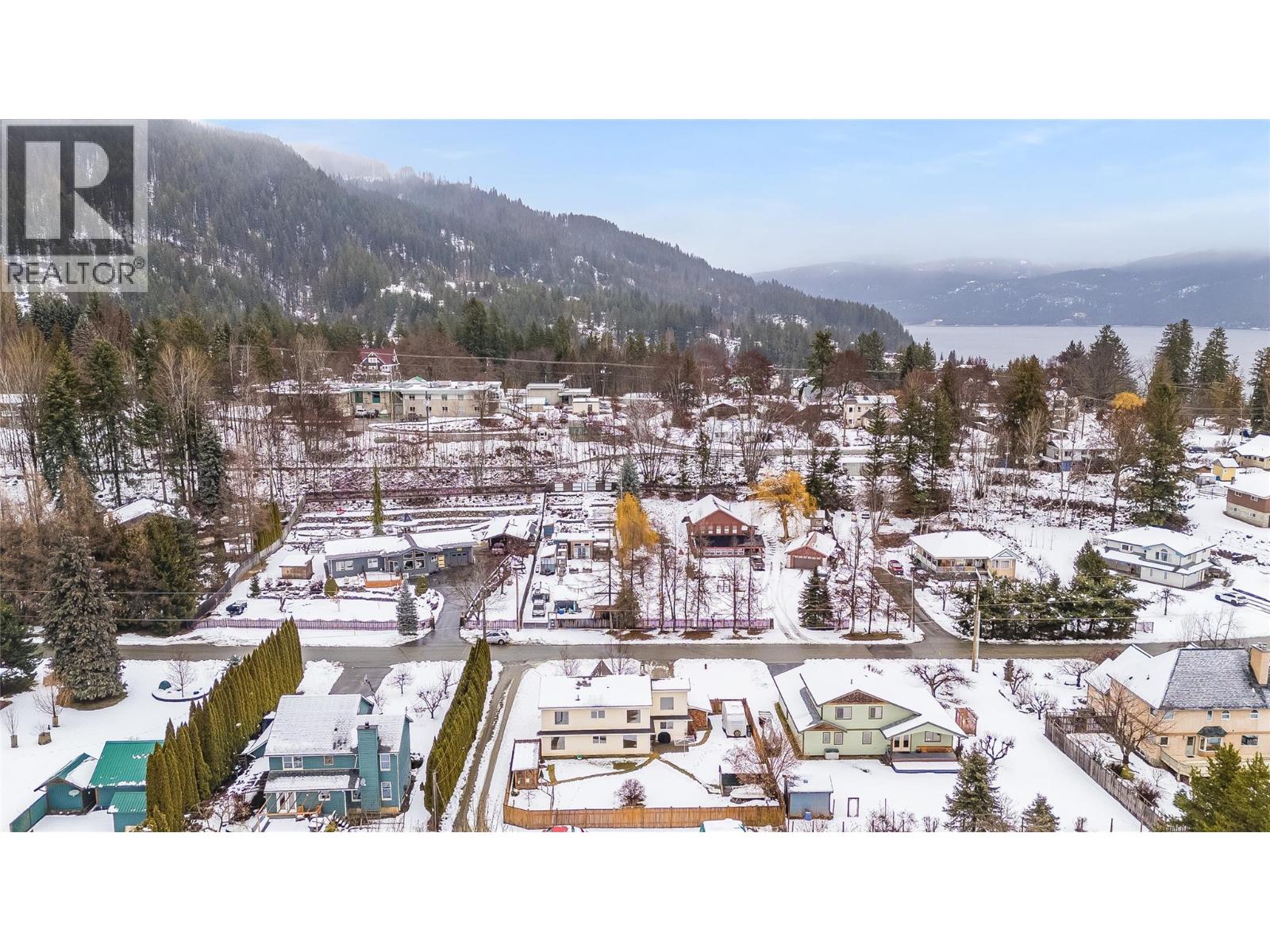 661 C Avenue, Kaslo, British Columbia  V0G 1M0 - Photo 4 - 10377055