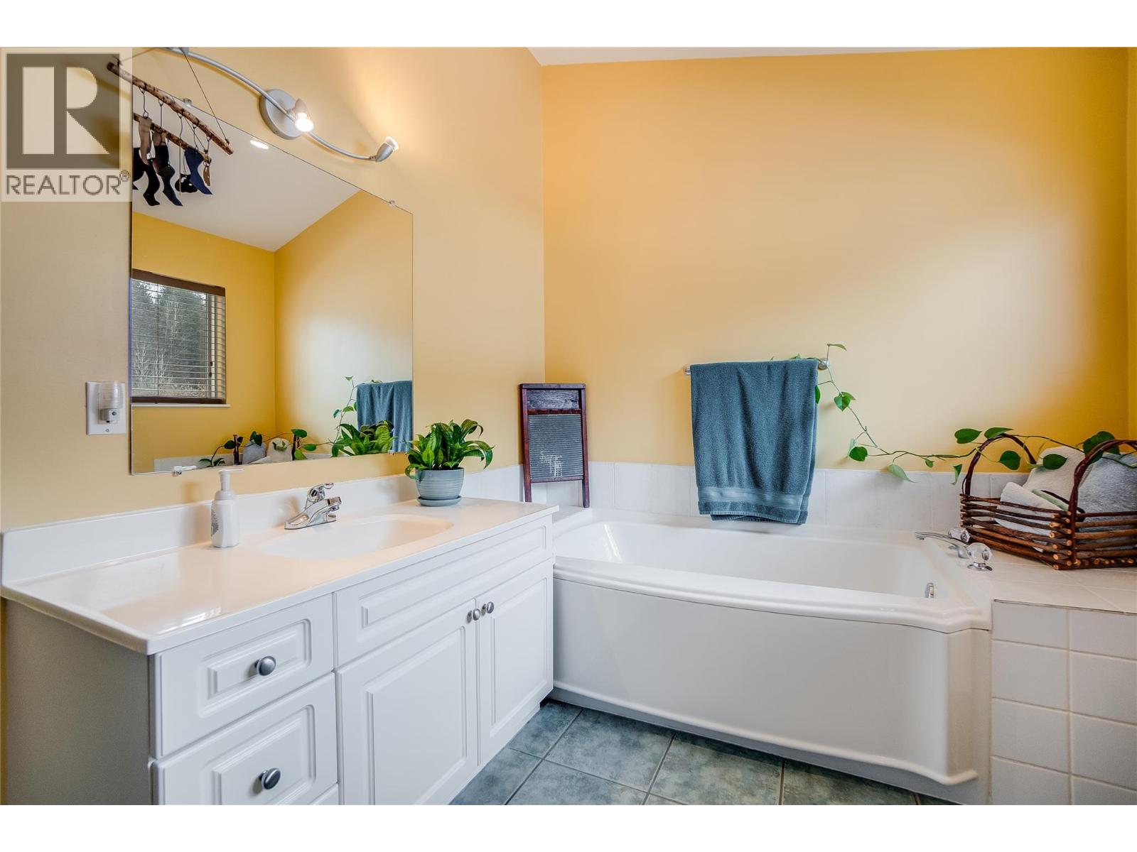 661 C Avenue, Kaslo, British Columbia  V0G 1M0 - Photo 45 - 10377055