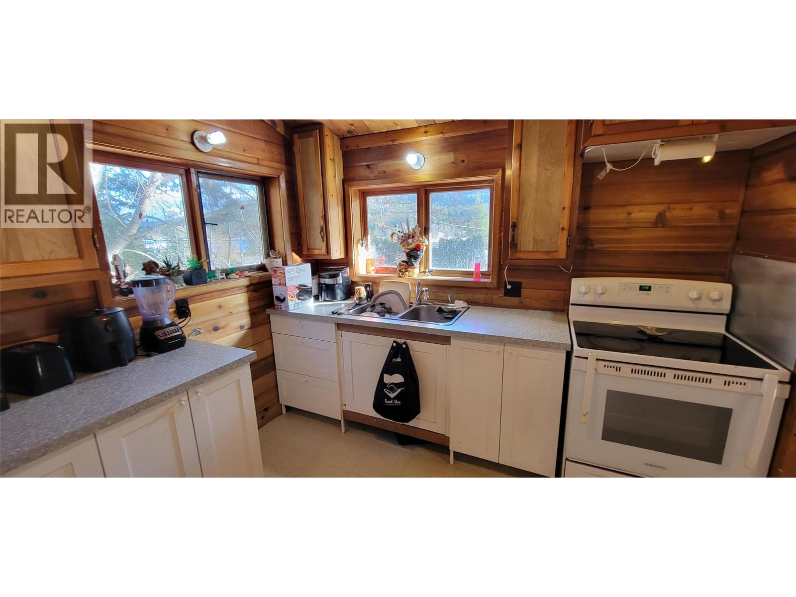 7761 3a Highway, Balfour, British Columbia  V0G 1C0 - Photo 10 - 10376726