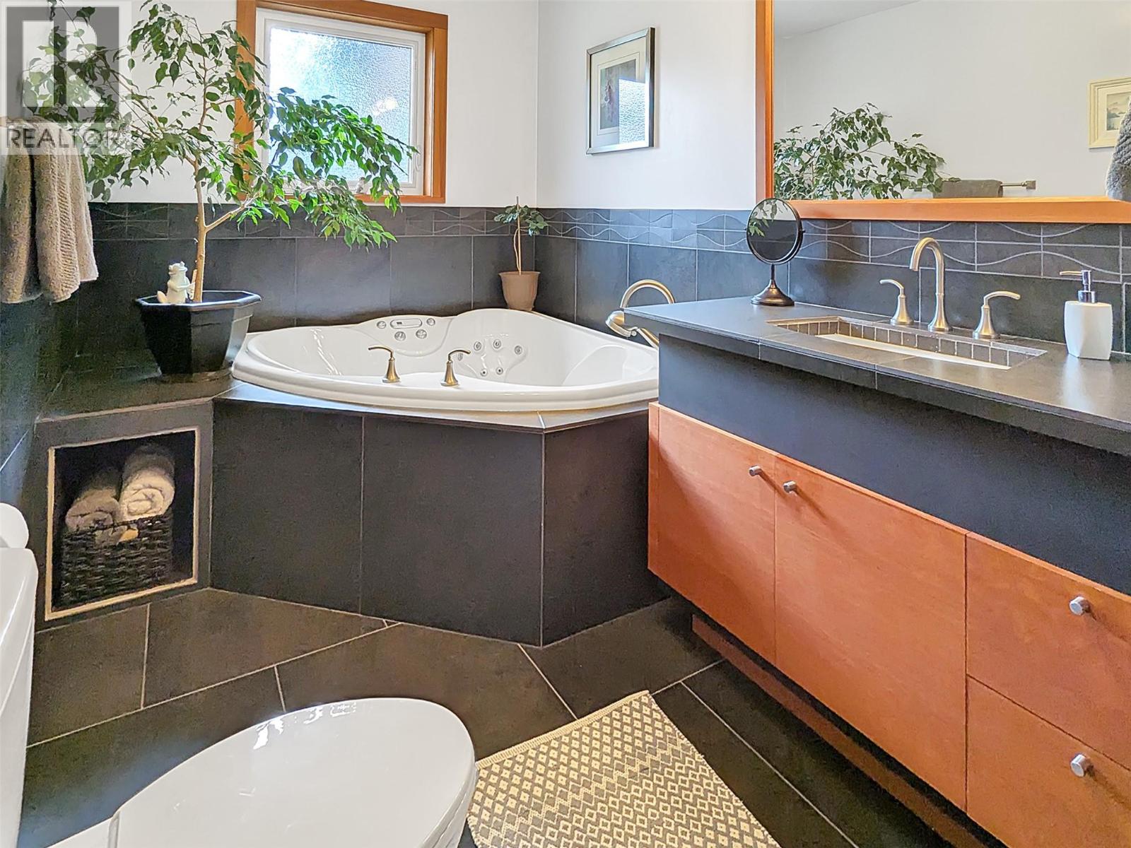 303 Delany Avenue, Slocan, British Columbia  V0G 2C0 - Photo 22 - 10377001