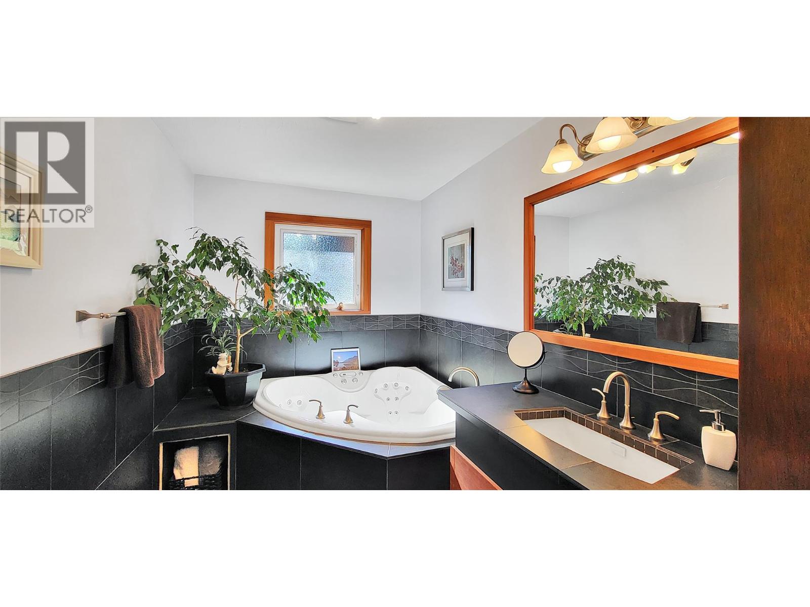 303 Delany Avenue, Slocan, British Columbia  V0G 2C0 - Photo 23 - 10377001