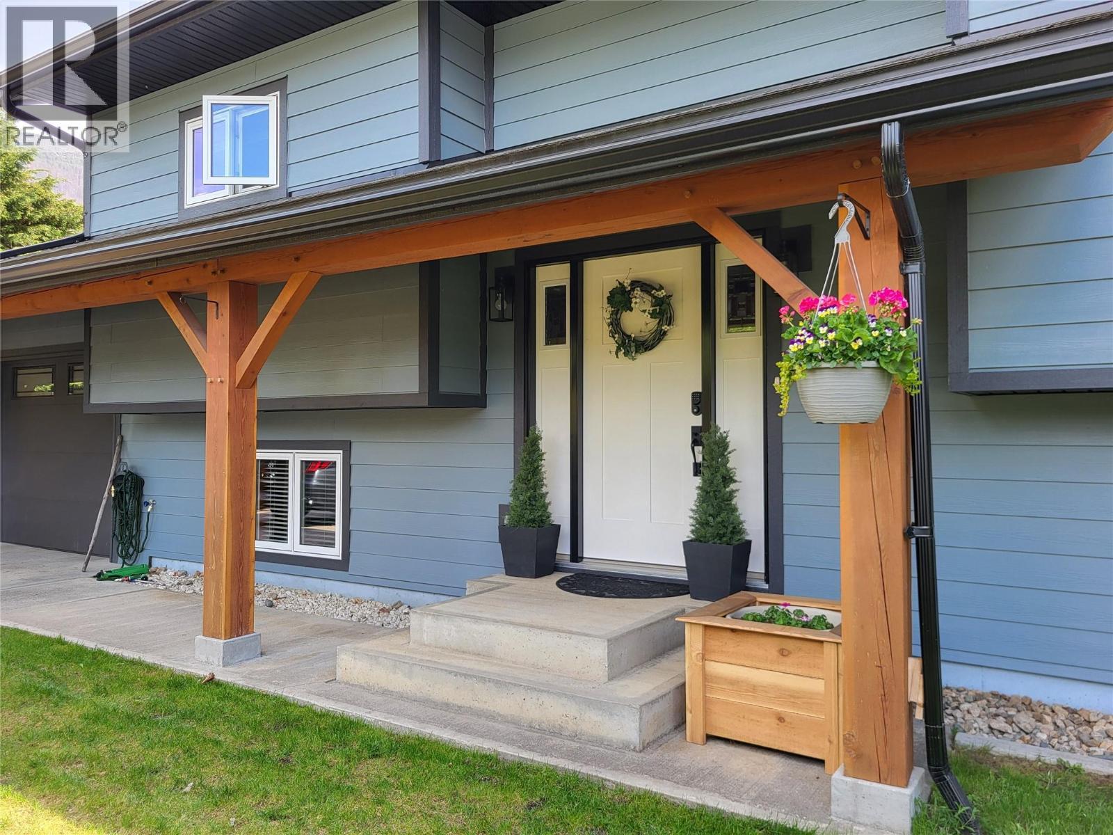 303 Delany Avenue, Slocan, British Columbia  V0G 2C0 - Photo 3 - 10377001