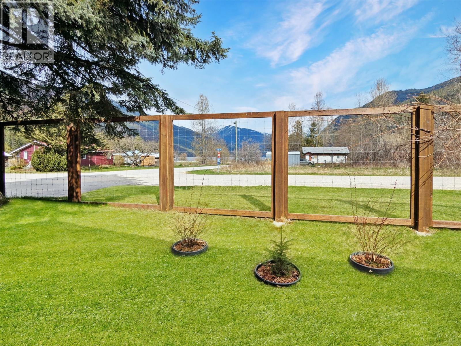 303 Delany Avenue, Slocan, British Columbia  V0G 2C0 - Photo 5 - 10377001