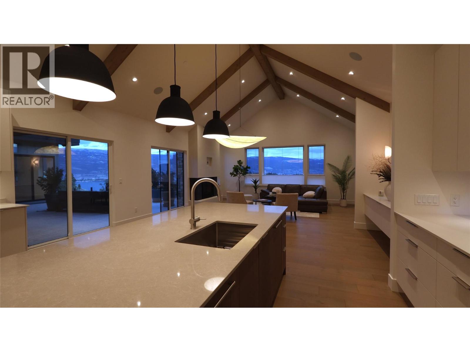 17579 Sanborn Street, Summerland, British Columbia  V0H 1Z3 - Photo 6 - 10377198