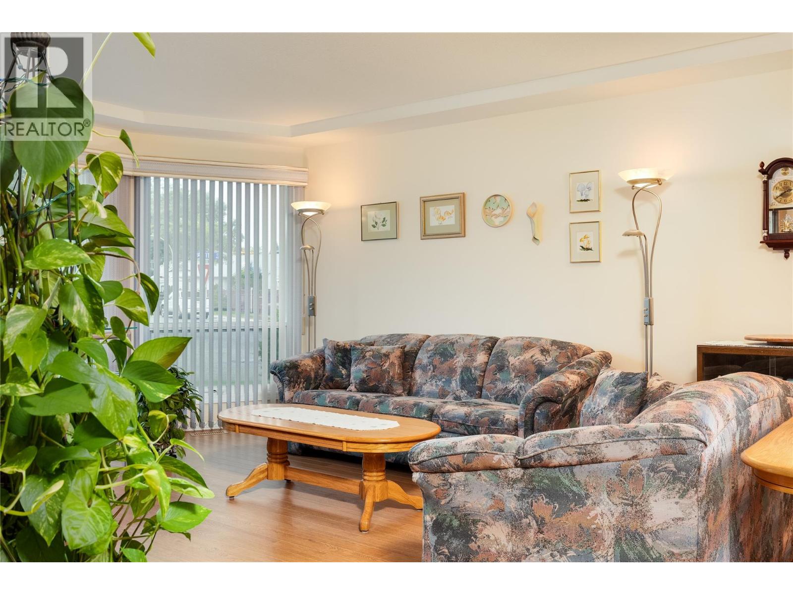 438 Parfitt Court, Kelowna, British Columbia  V1X 7M9 - Photo 4 - 10376549