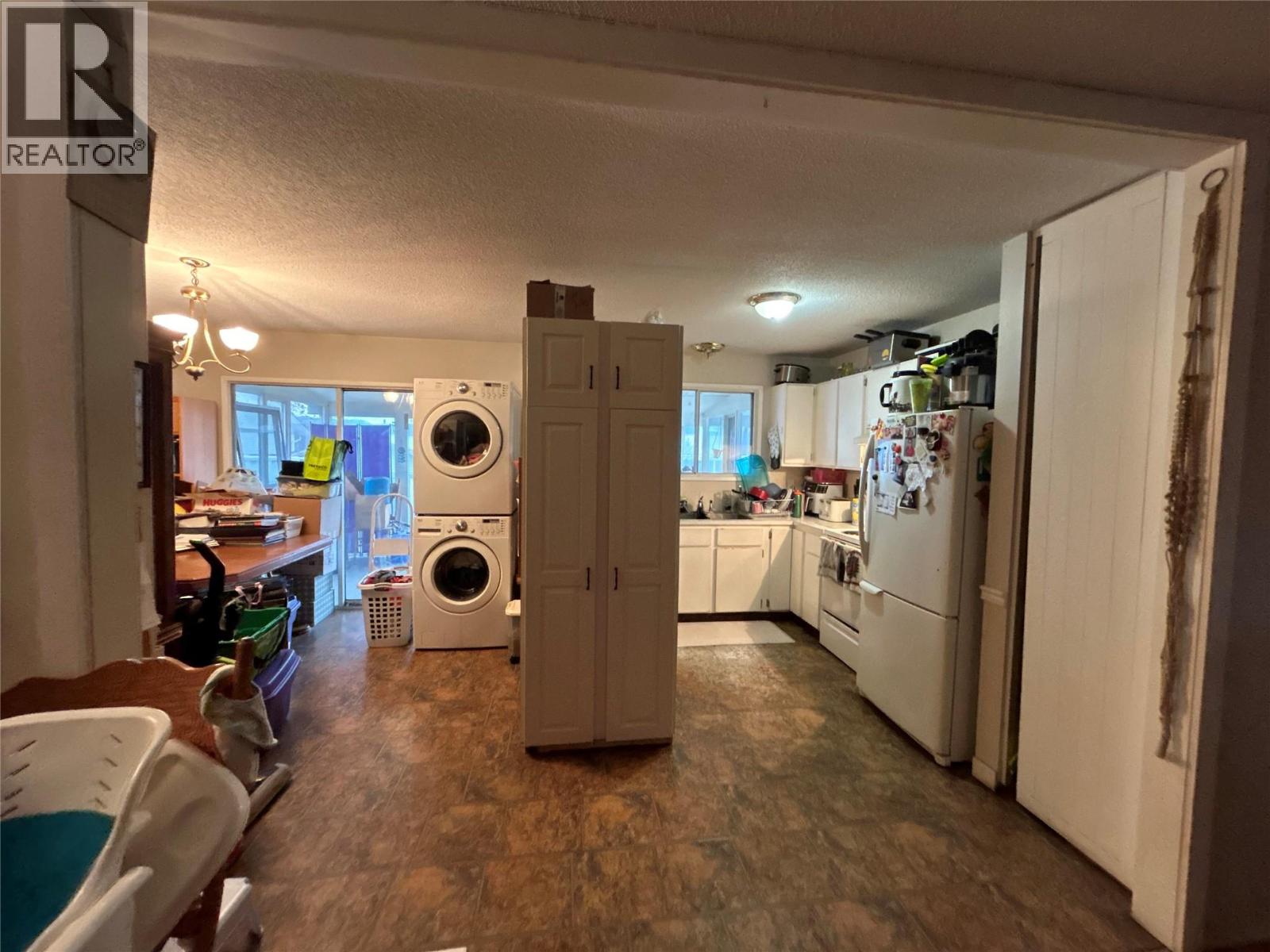 3060 Springfield Road, Kelowna, British Columbia  V1X 1A5 - Photo 3 - 10377274