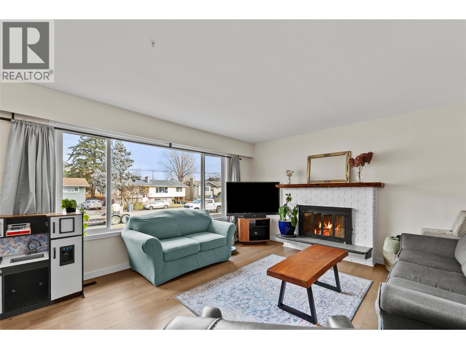 821 Puhallo Drive, Kamloops, British Columbia  V2B 6P8 - Photo 12 - 10376384