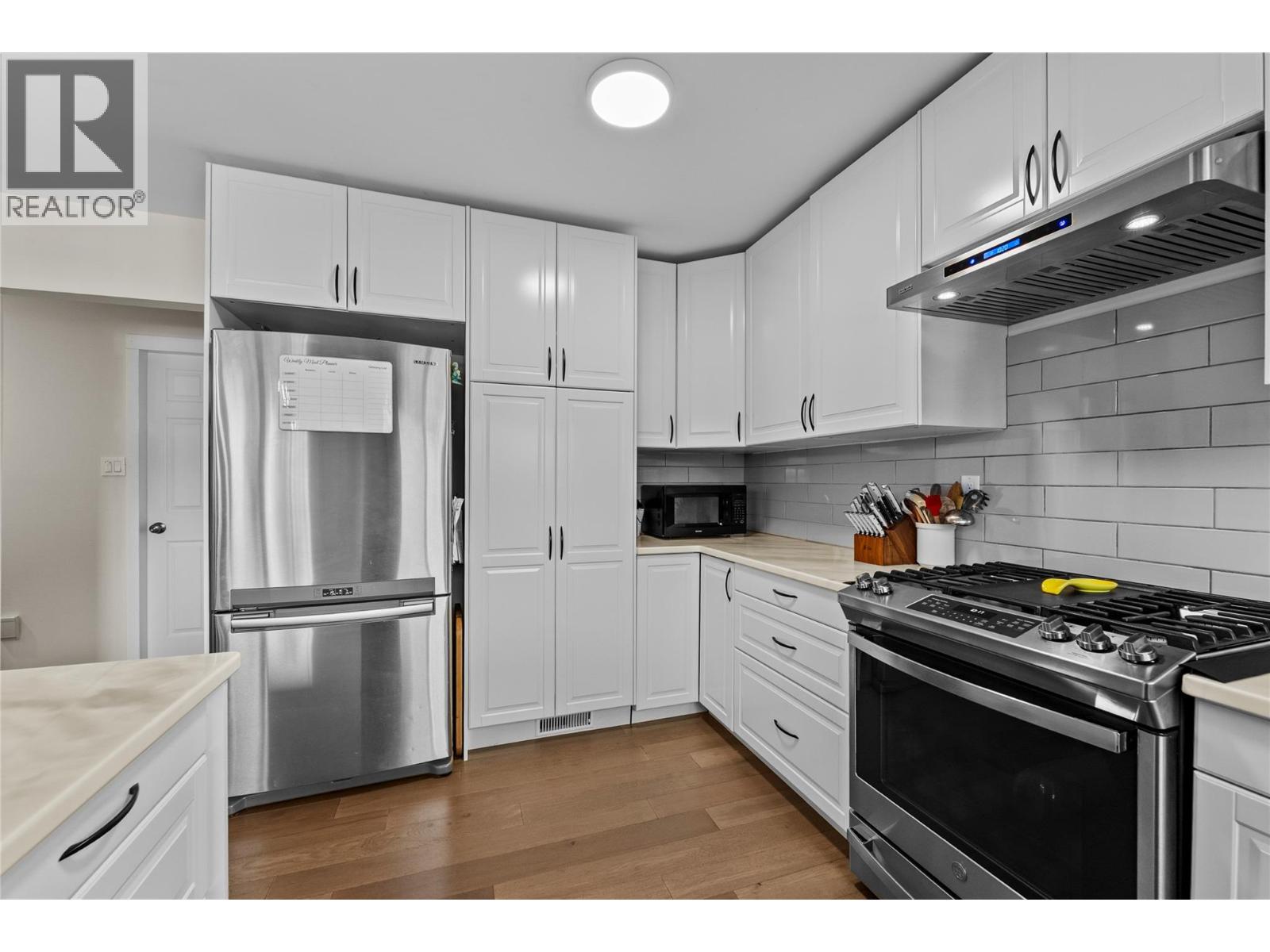 821 Puhallo Drive, Kamloops, British Columbia  V2B 6P8 - Photo 13 - 10376384