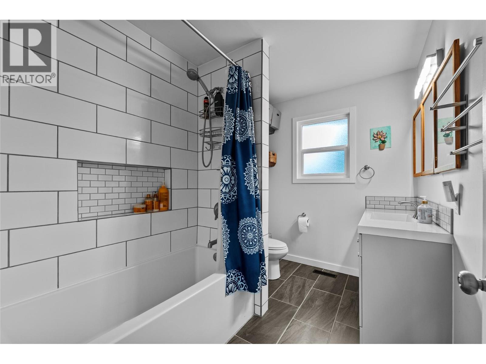 821 Puhallo Drive, Kamloops, British Columbia  V2B 6P8 - Photo 15 - 10376384