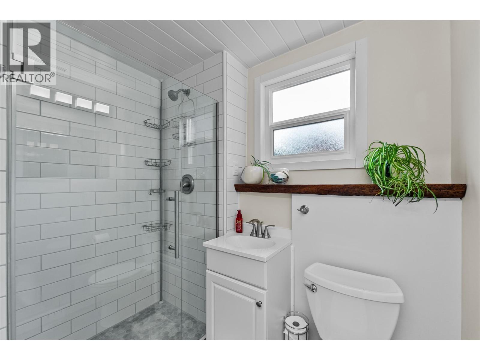 821 Puhallo Drive, Kamloops, British Columbia  V2B 6P8 - Photo 24 - 10376384