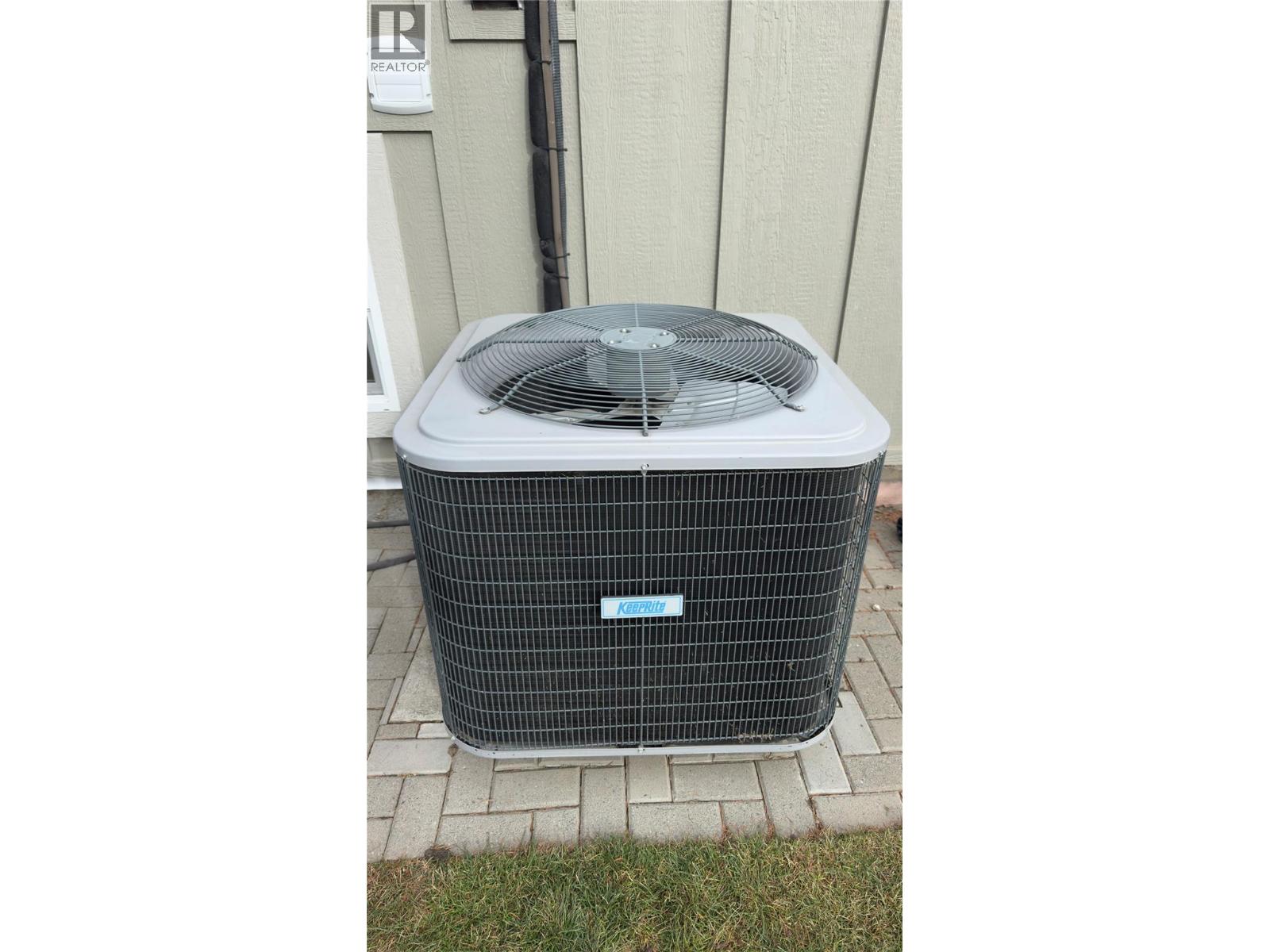 821 Puhallo Drive, Kamloops, British Columbia  V2B 6P8 - Photo 30 - 10376384