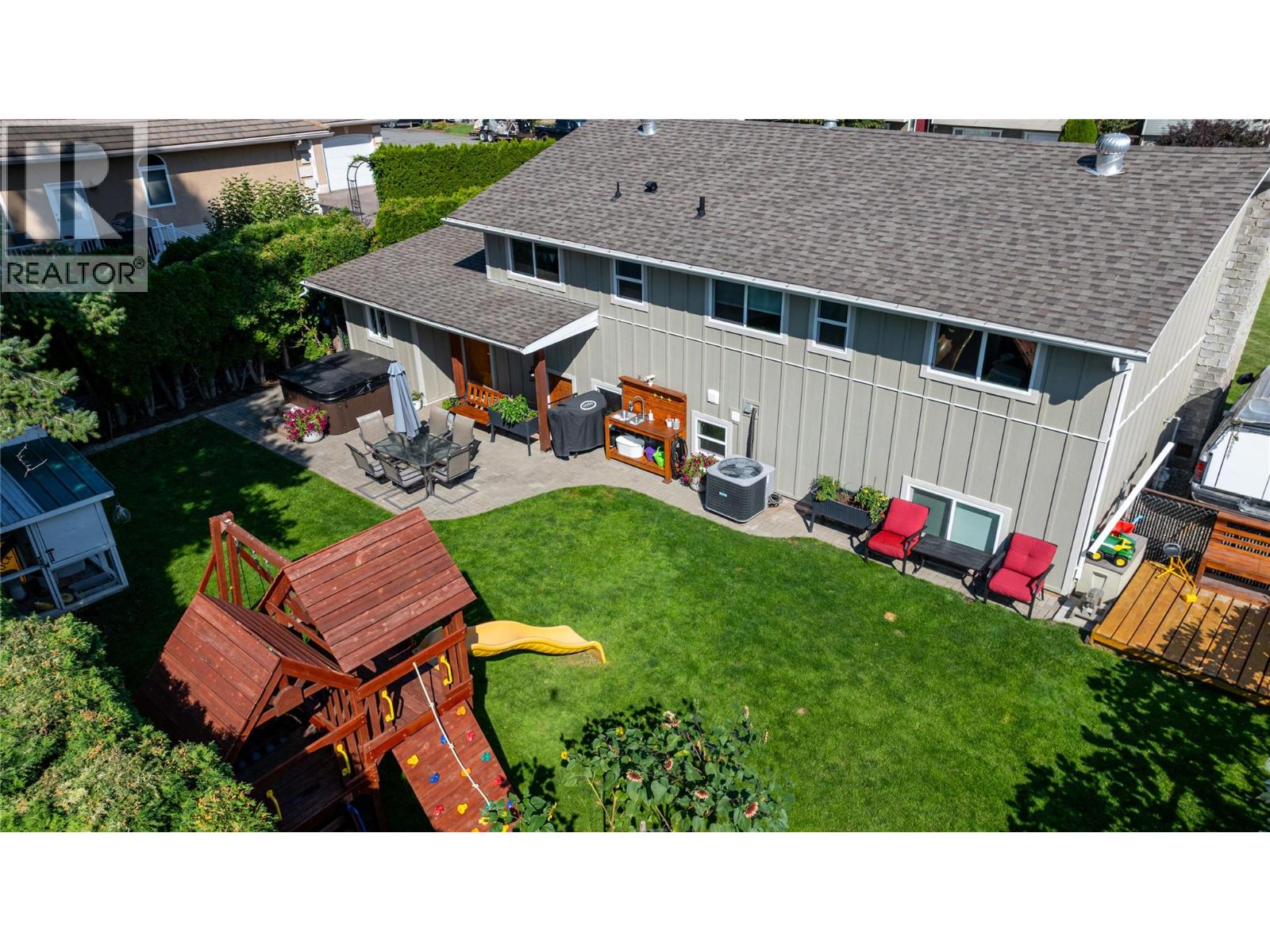 821 Puhallo Drive, Kamloops, British Columbia  V2B 6P8 - Photo 9 - 10376384