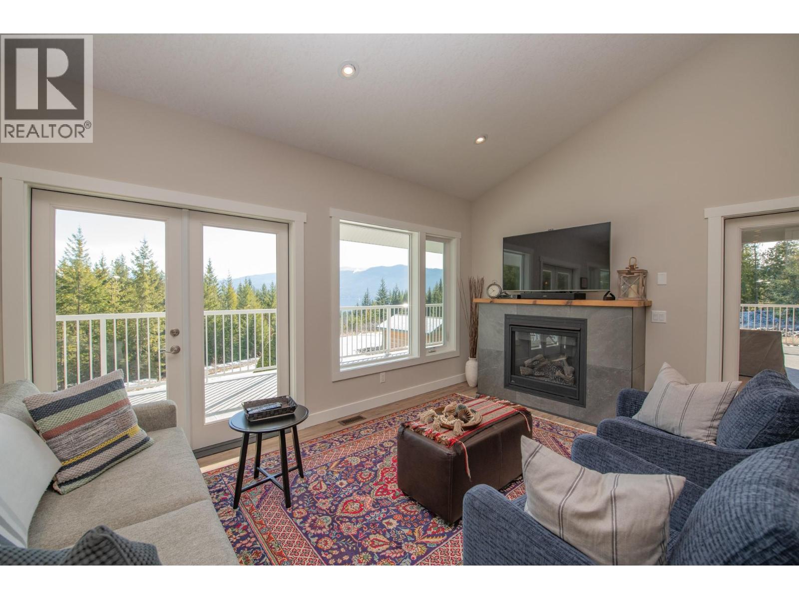 6137 Line 17 Road, Magna Bay, British Columbia  V0E 1M7 - Photo 12 - 10376766