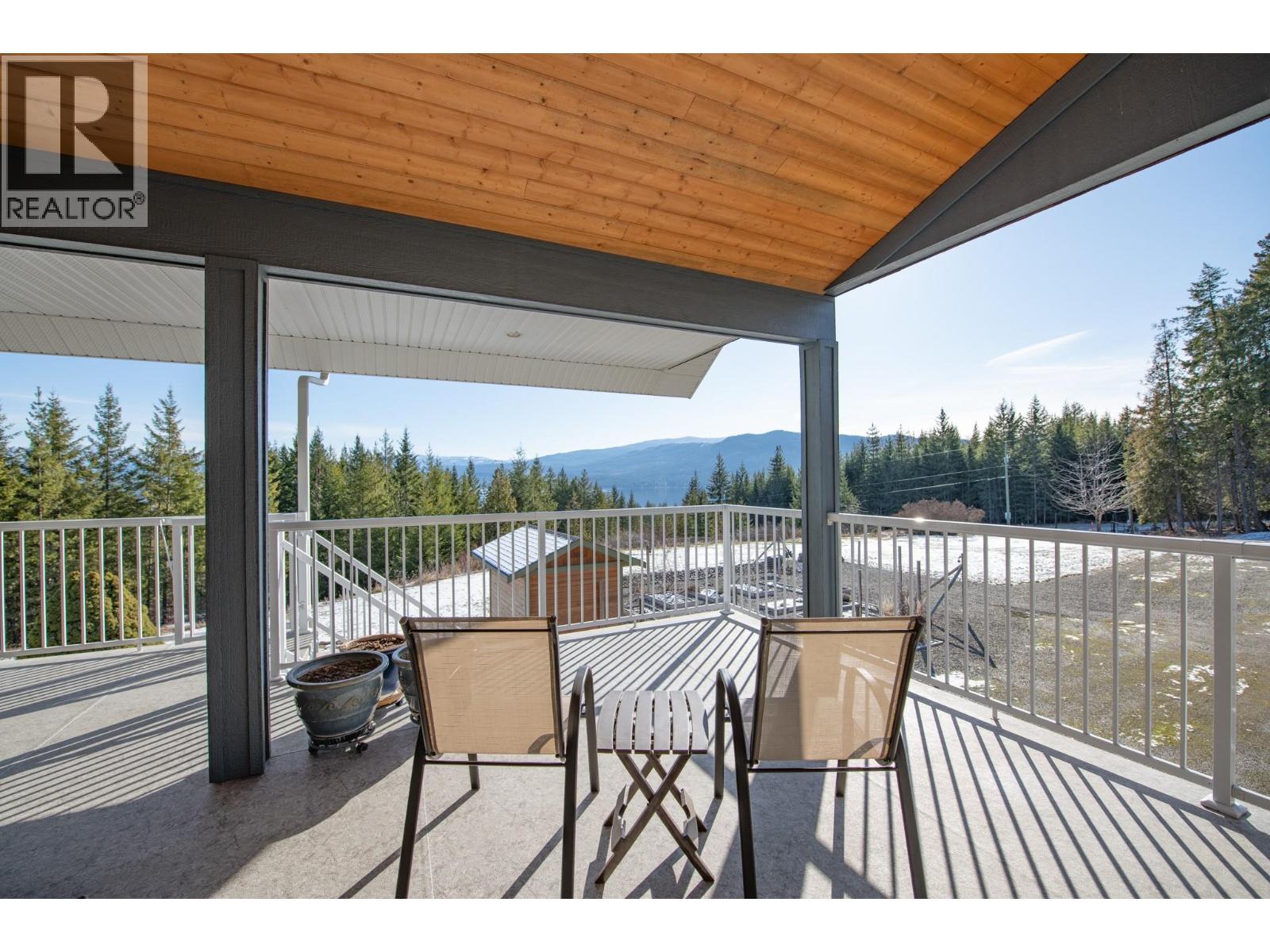 6137 Line 17 Road, Magna Bay, British Columbia  V0E 1M7 - Photo 47 - 10376766