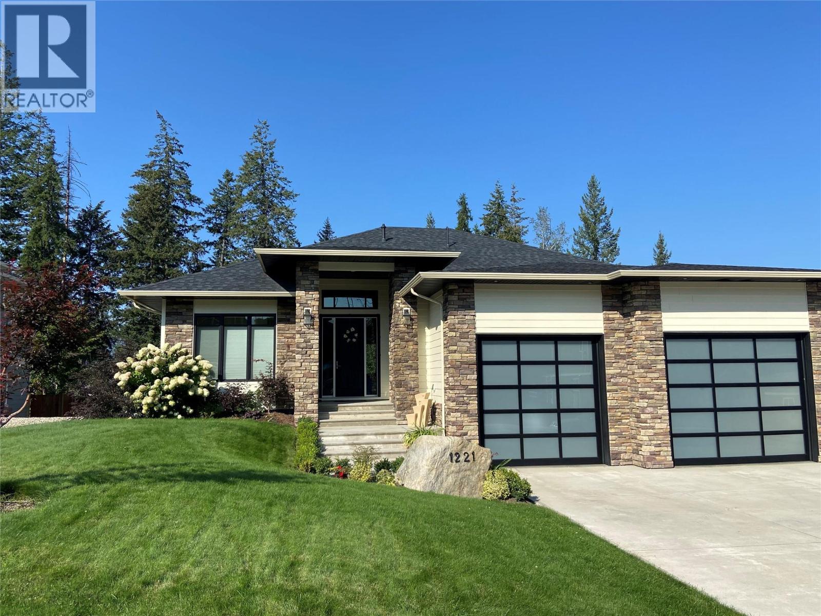 1221 23 Street Se, Salmon Arm, British Columbia  V1E 0C7 - Photo 1 - 10376279