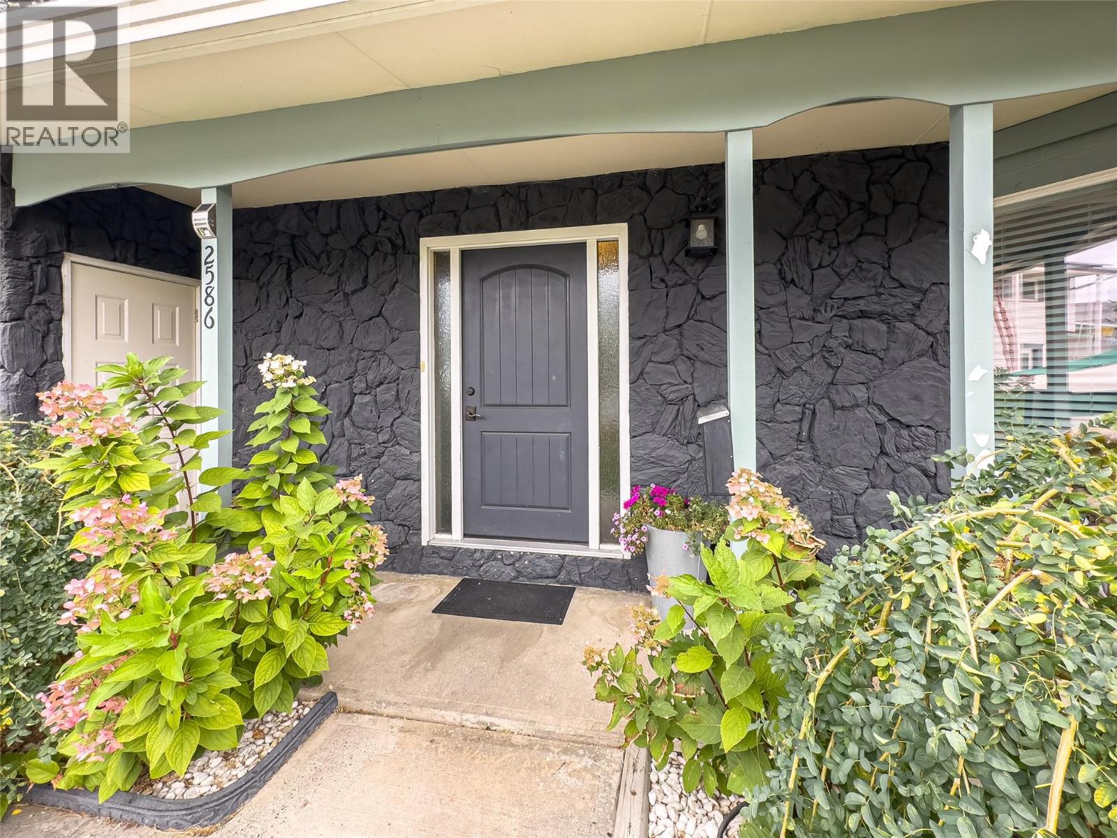 2586 Big Nickel Place, Kamloops, British Columbia  V2C 5R4 - Photo 6 - 10376795