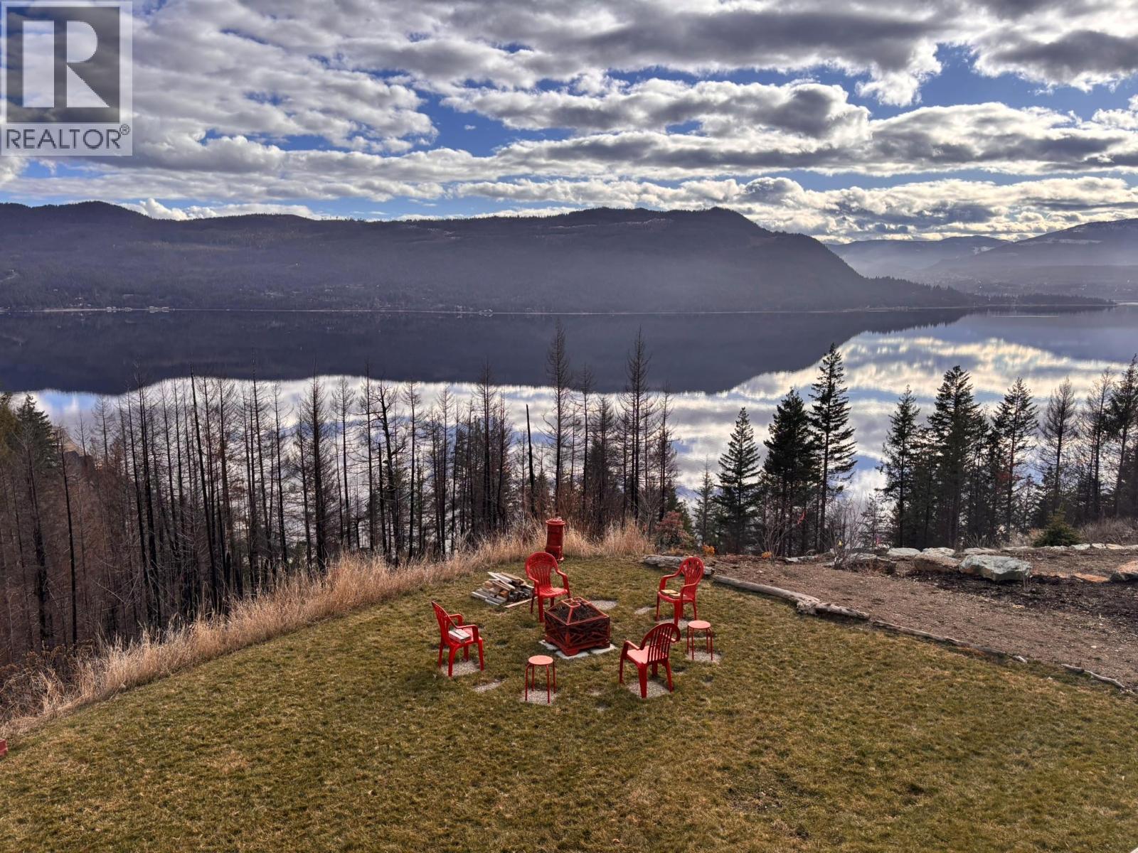 5208 Celista Place, Celista, British Columbia  V0E 1M6 - Photo 10 - 10377325