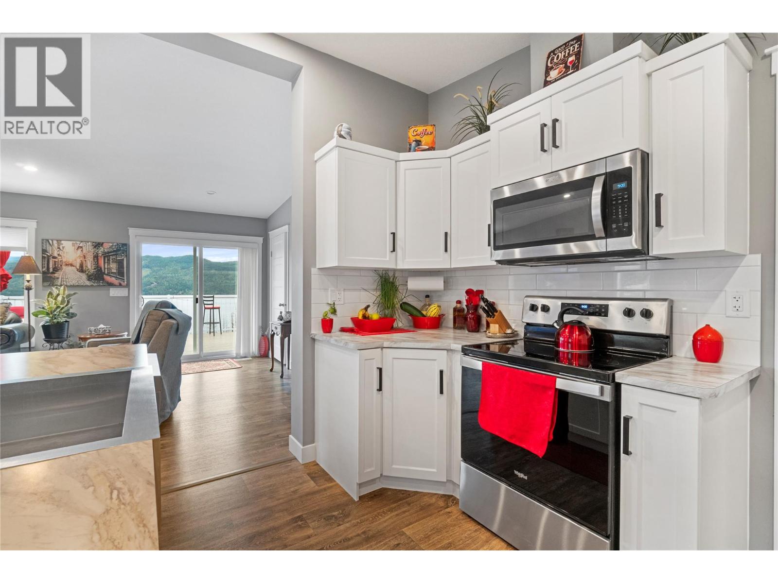 5208 Celista Place, Celista, British Columbia  V0E 1M6 - Photo 14 - 10377325