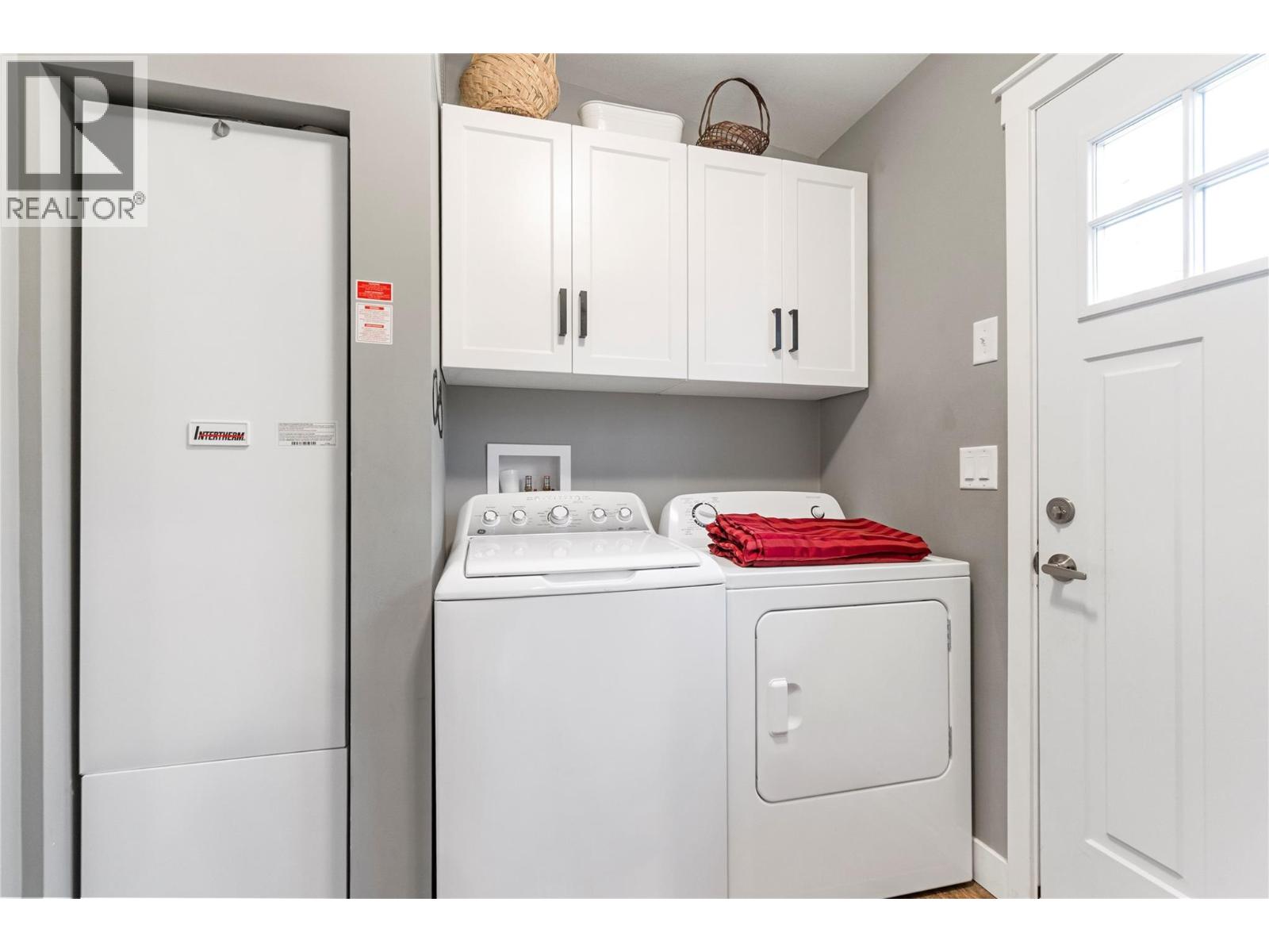 5208 Celista Place, Celista, British Columbia  V0E 1M6 - Photo 29 - 10377325