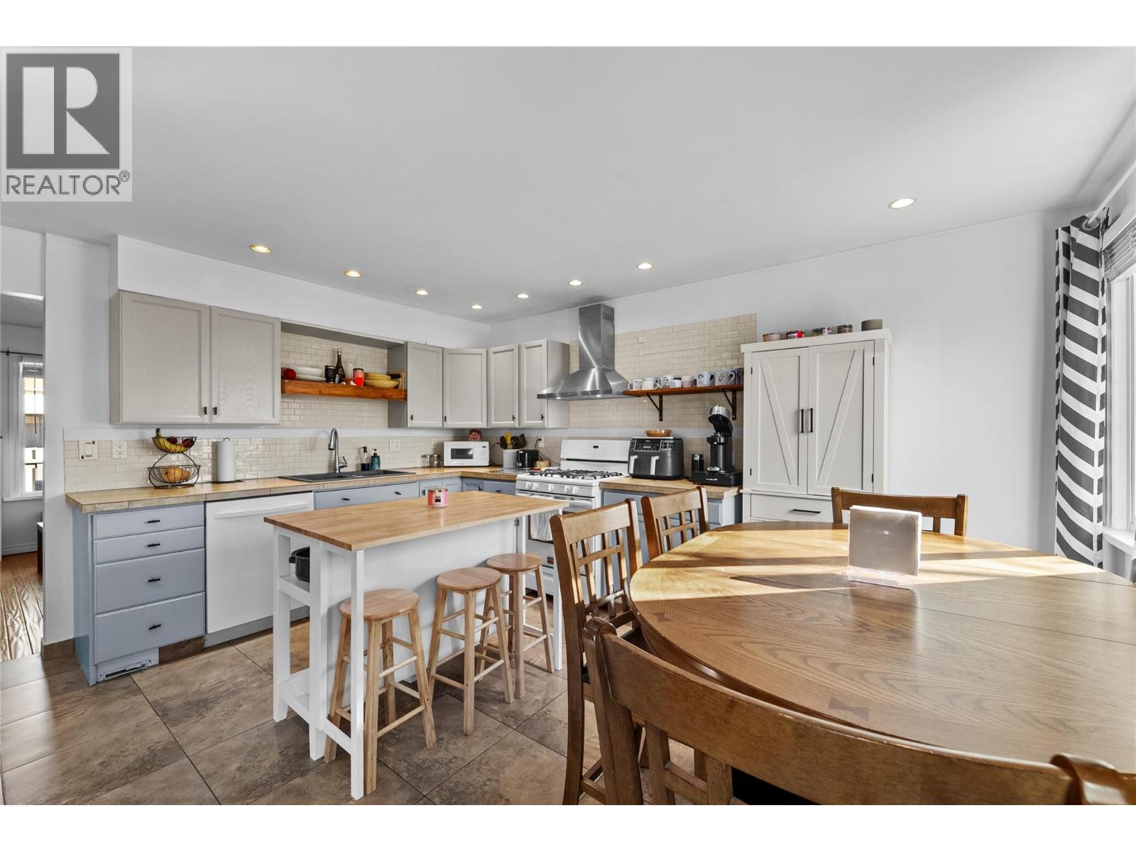 2568 Sandpiper Drive Unit# 54, Kamloops, British Columbia  V2B 6X1 - Photo 2 - 10377238