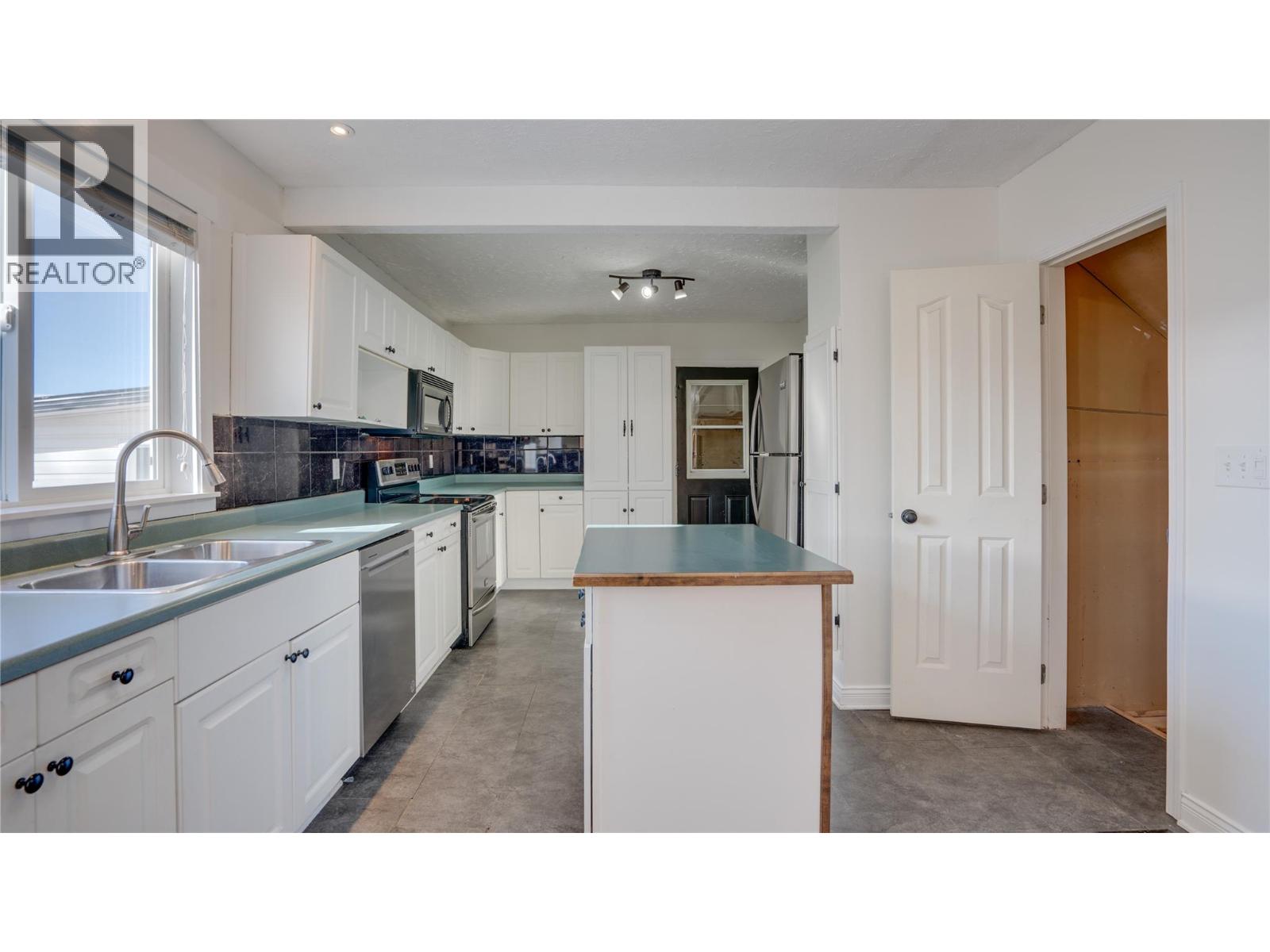 1604 25 Avenue, Vernon, British Columbia  V1T 1M7 - Photo 8 - 10377015