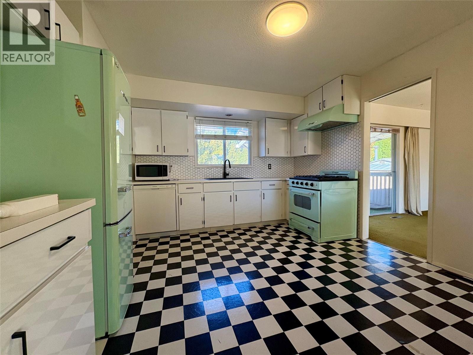 1738 Smithson Drive, Kelowna, British Columbia  V1Y 4E3 - Photo 12 - 10377203