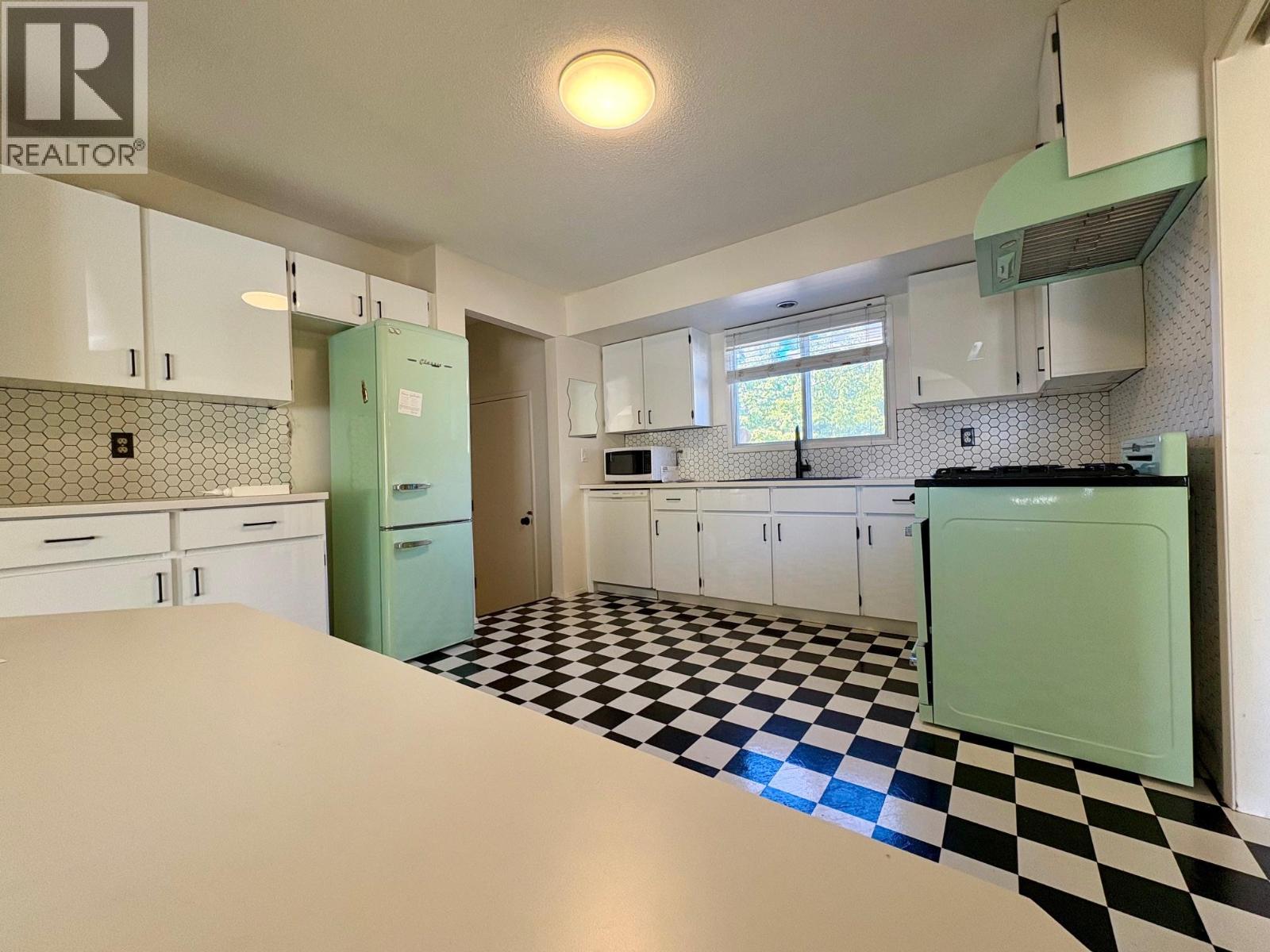 1738 Smithson Drive, Kelowna, British Columbia  V1Y 4E3 - Photo 9 - 10377203