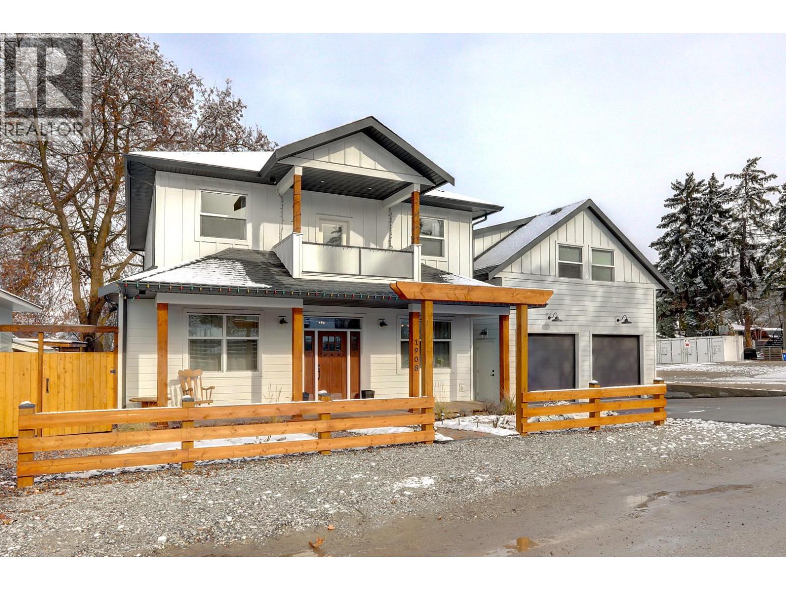 1908 39 Avenue, Vernon, British Columbia  V1T 3A8 - Photo 2 - 10375559