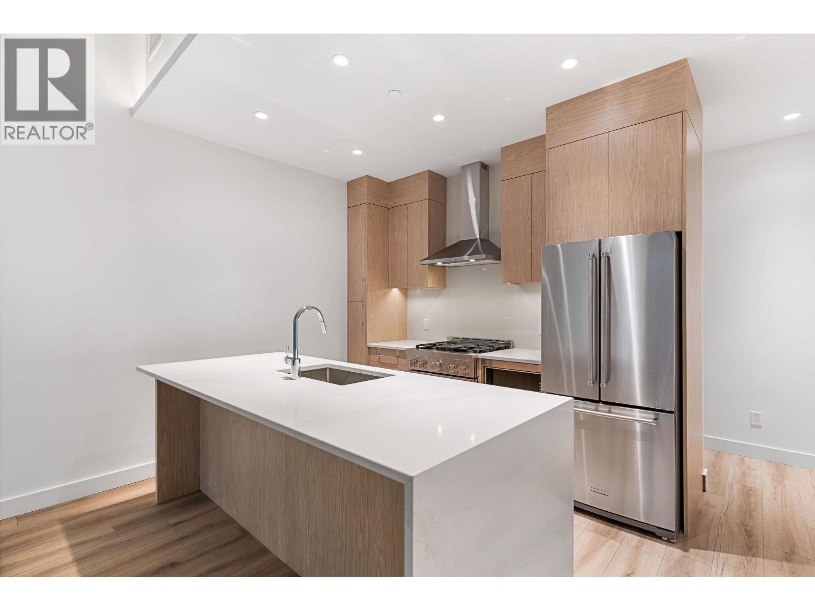 3071 Abbott Street, Kelowna, British Columbia  V1Y 0P3 - Photo 3 - 10377186