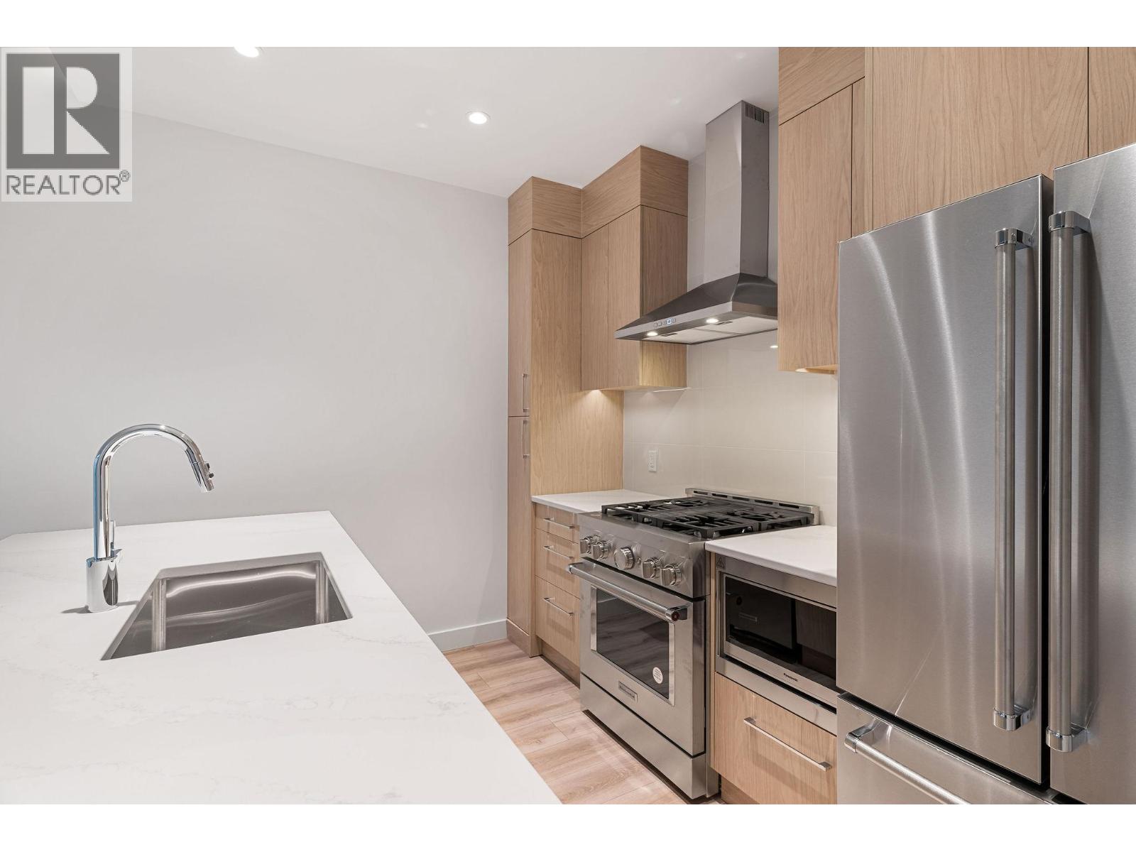 3071 Abbott Street, Kelowna, British Columbia  V1Y 0P3 - Photo 4 - 10377186