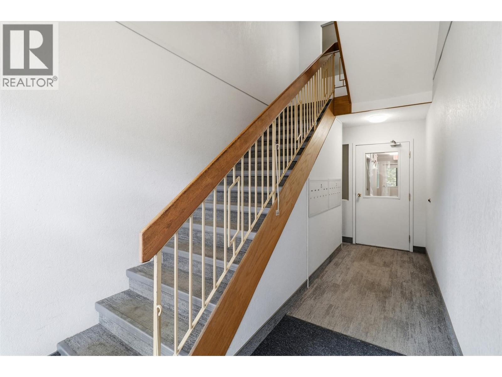 44 Whiteshield Crescent S Unit# 306, Kamloops, British Columbia  V2E 2J1 - Photo 4 - 10377362