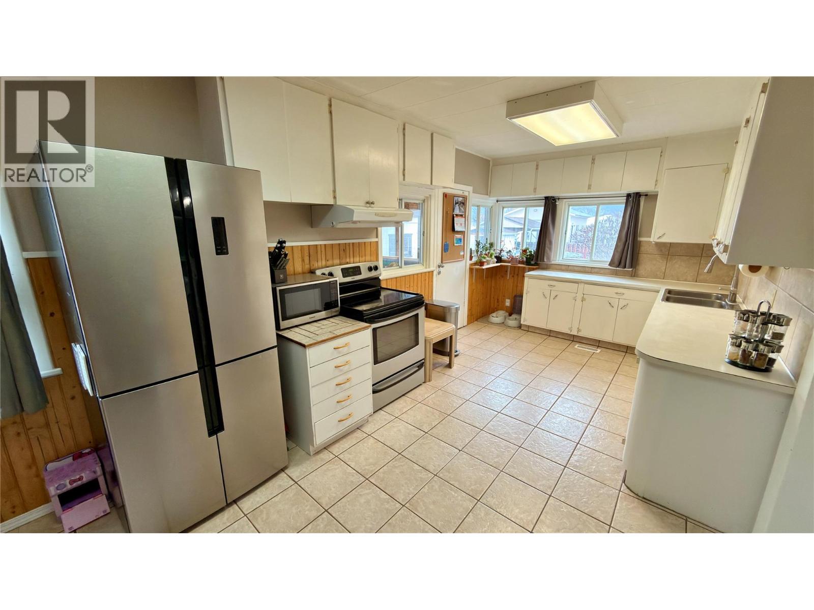 7148 18th Street, Grand Forks, British Columbia  V0H 1H2 - Photo 17 - 10377025