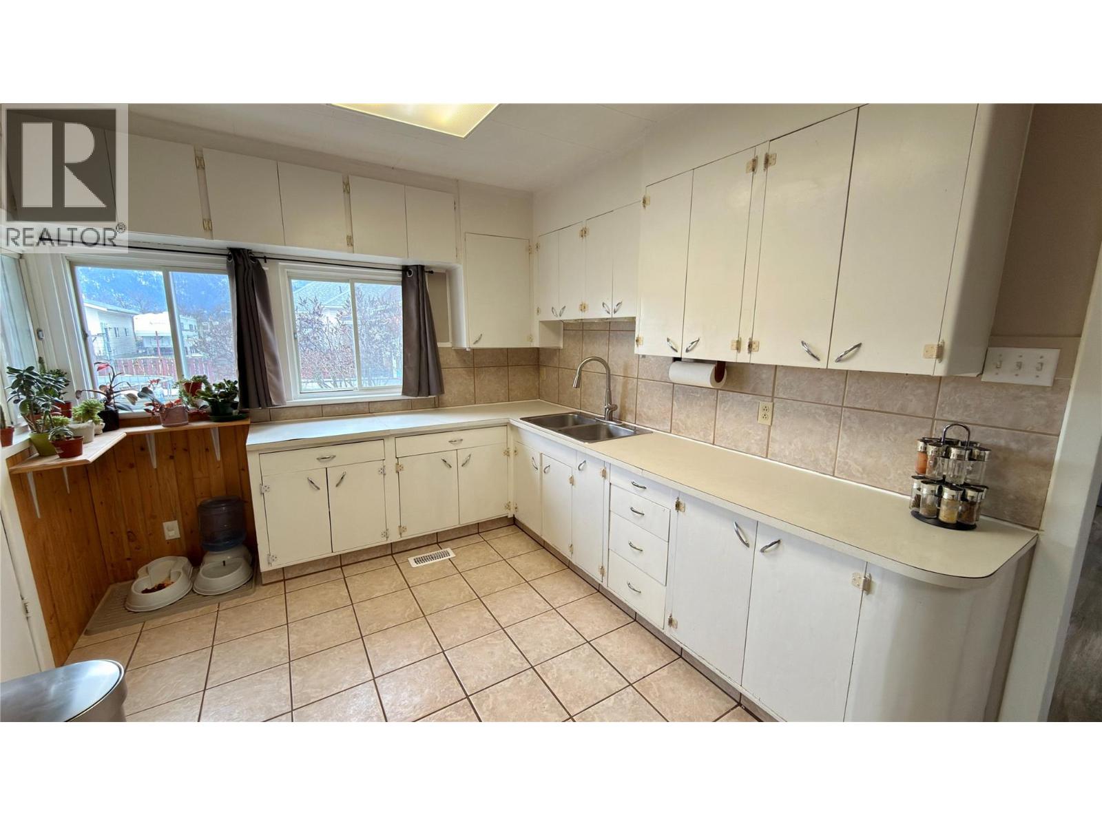 7148 18th Street, Grand Forks, British Columbia  V0H 1H2 - Photo 19 - 10377025