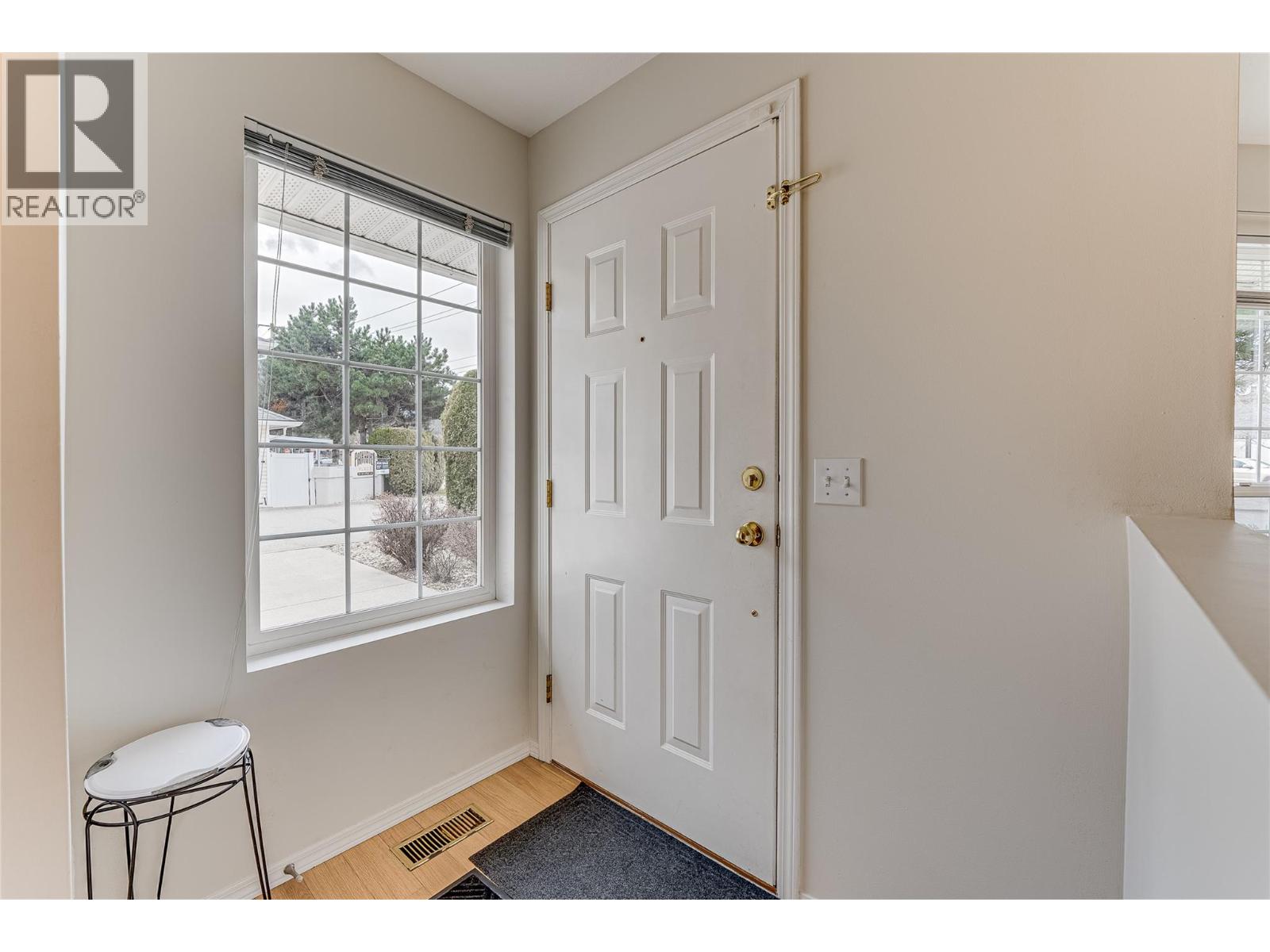 870 10 Street Sw Unit# 101, Salmon Arm, British Columbia  V1E 1L9 - Photo 4 - 10377235