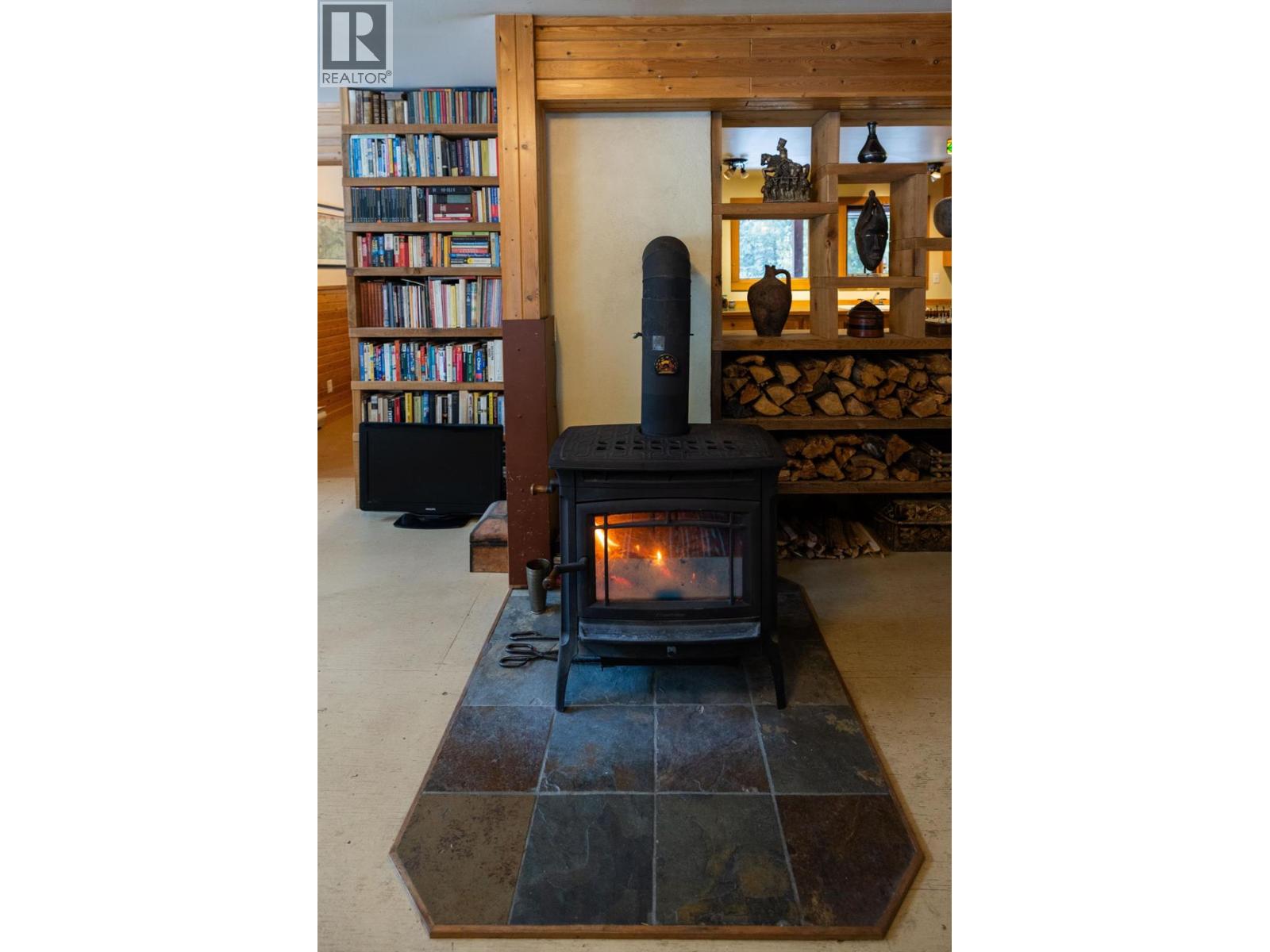 6225 Porto Rico Ymir Road, Ymir, British Columbia  V0G 2K0 - Photo 14 - 10377305