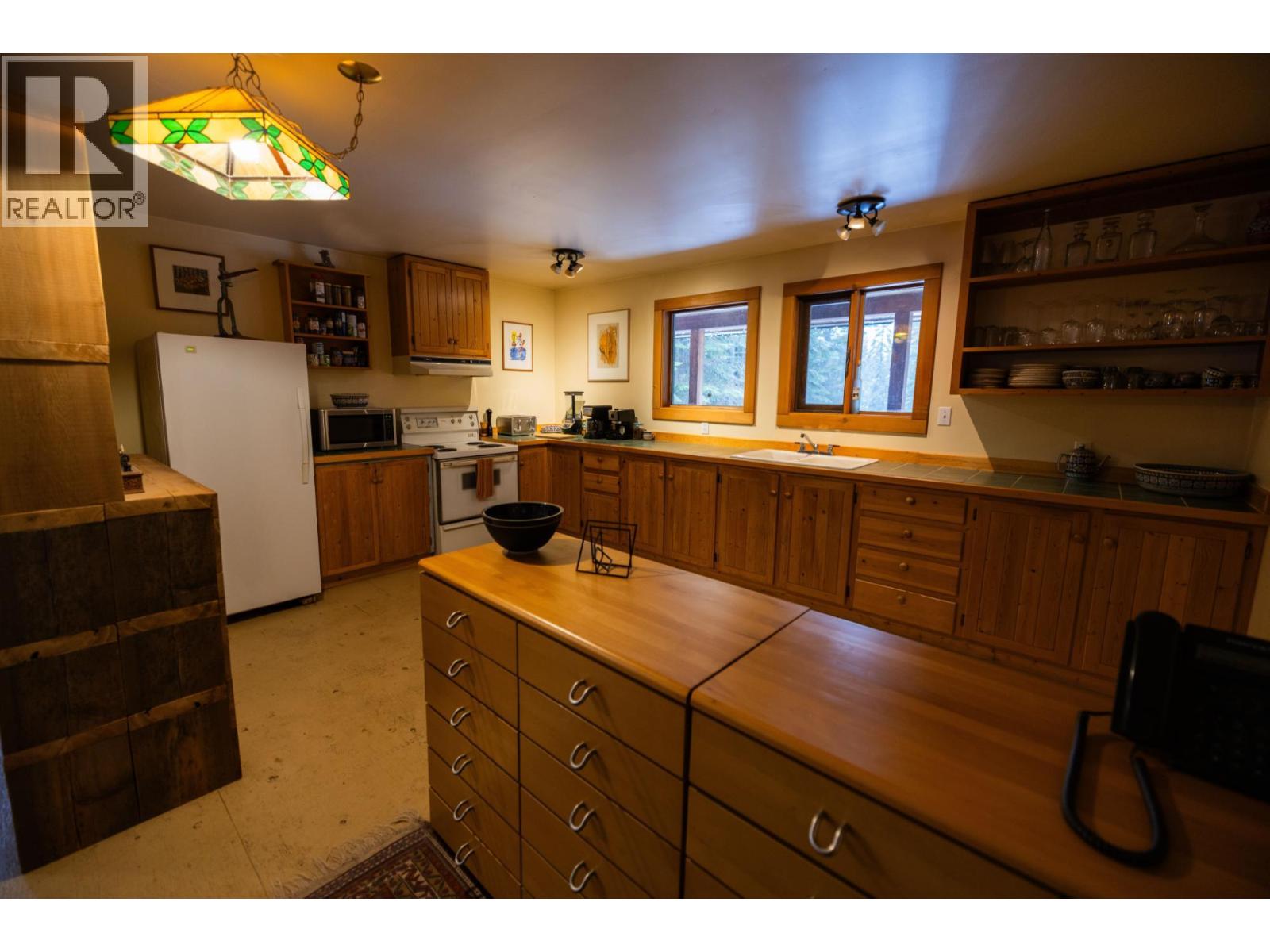 6225 Porto Rico Ymir Road, Ymir, British Columbia  V0G 2K0 - Photo 16 - 10377305
