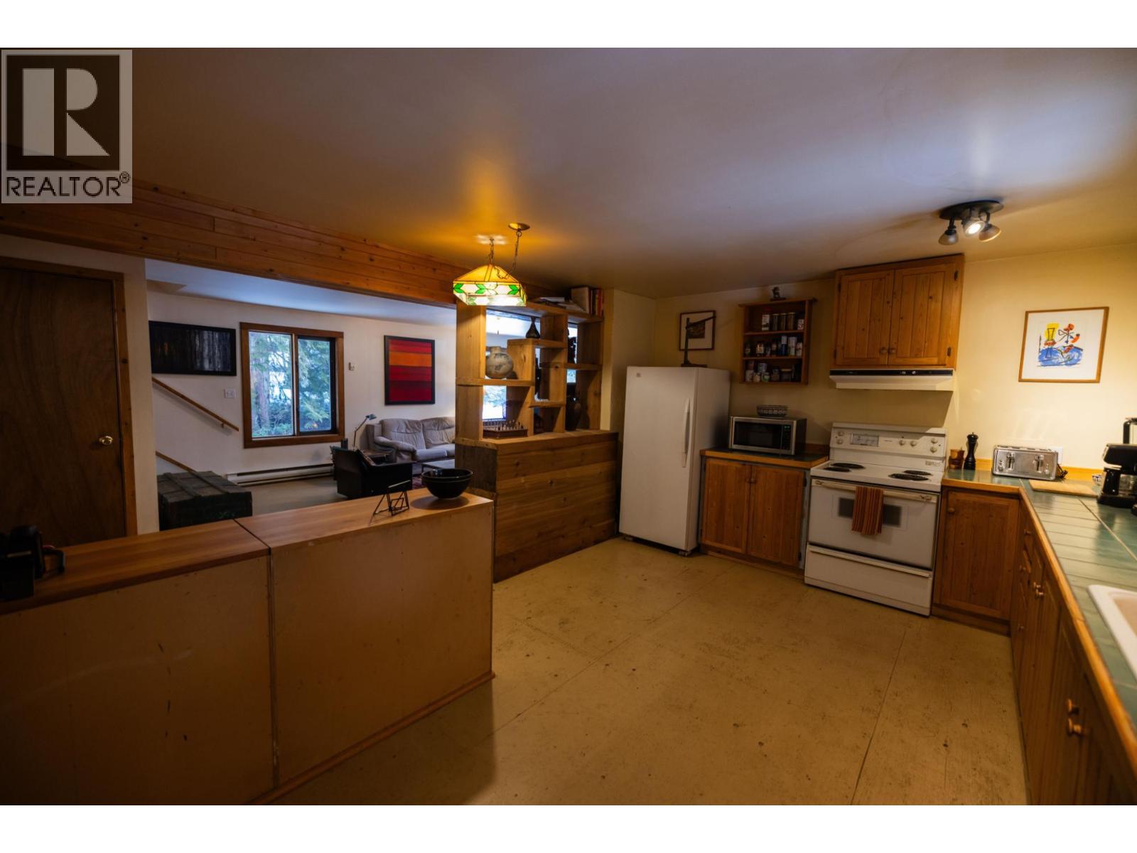 6225 Porto Rico Ymir Road, Ymir, British Columbia  V0G 2K0 - Photo 18 - 10377305