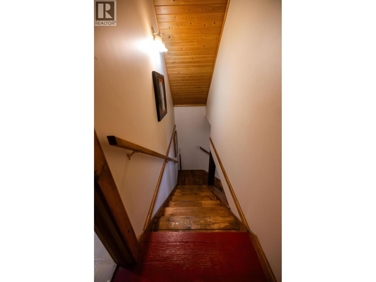 6225 Porto Rico Ymir Road, Ymir, British Columbia  V0G 2K0 - Photo 23 - 10377305