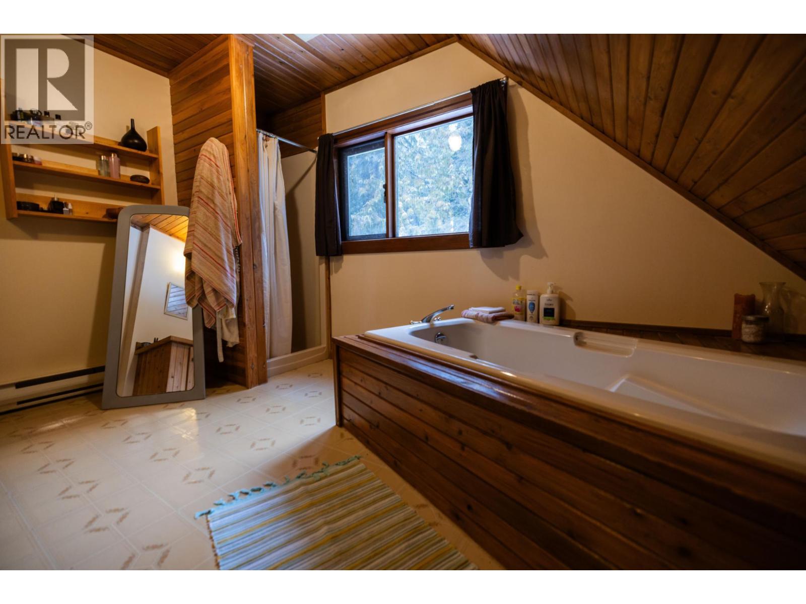 6225 Porto Rico Ymir Road, Ymir, British Columbia  V0G 2K0 - Photo 26 - 10377305