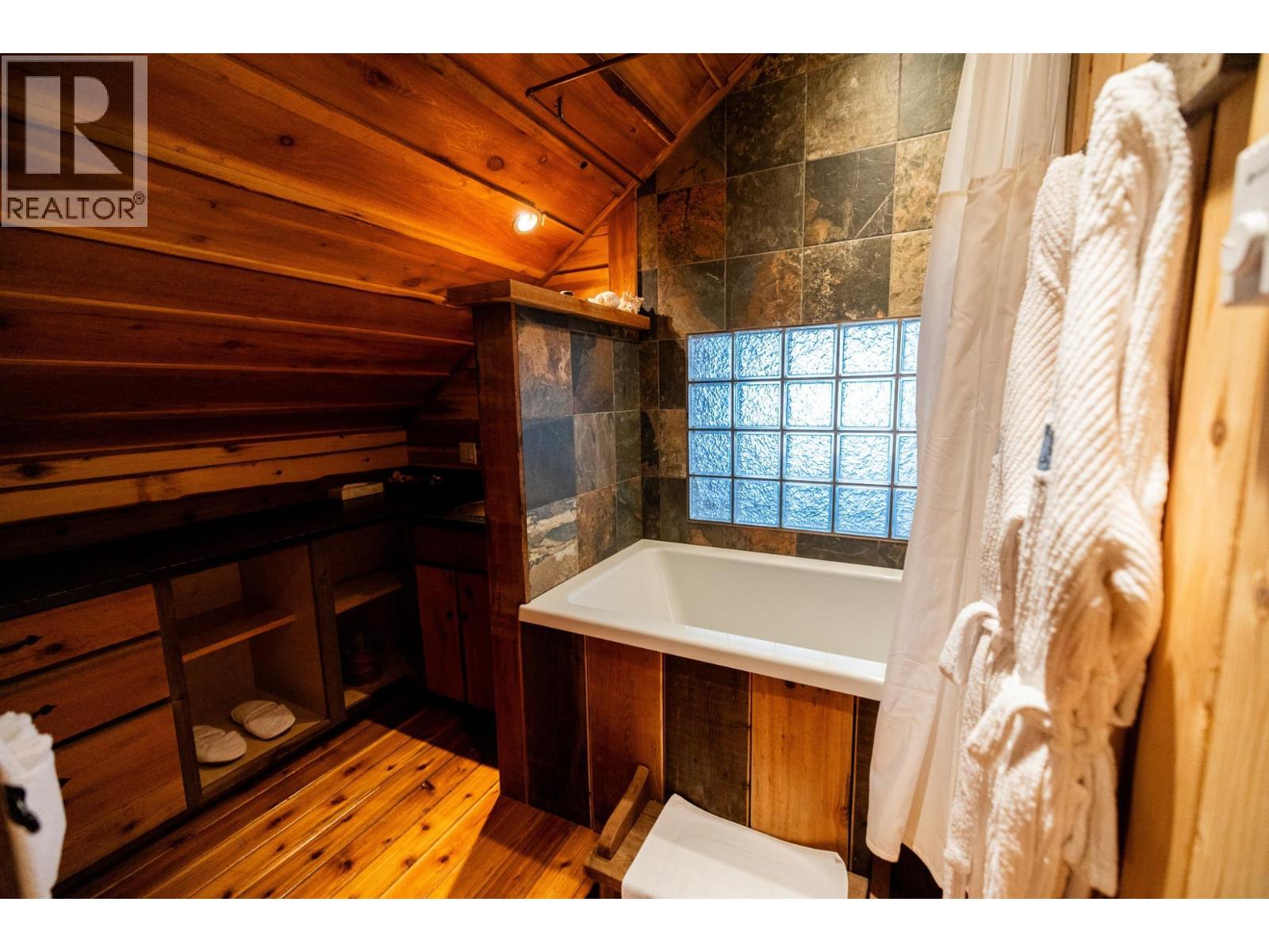 6225 Porto Rico Ymir Road, Ymir, British Columbia  V0G 2K0 - Photo 51 - 10377305