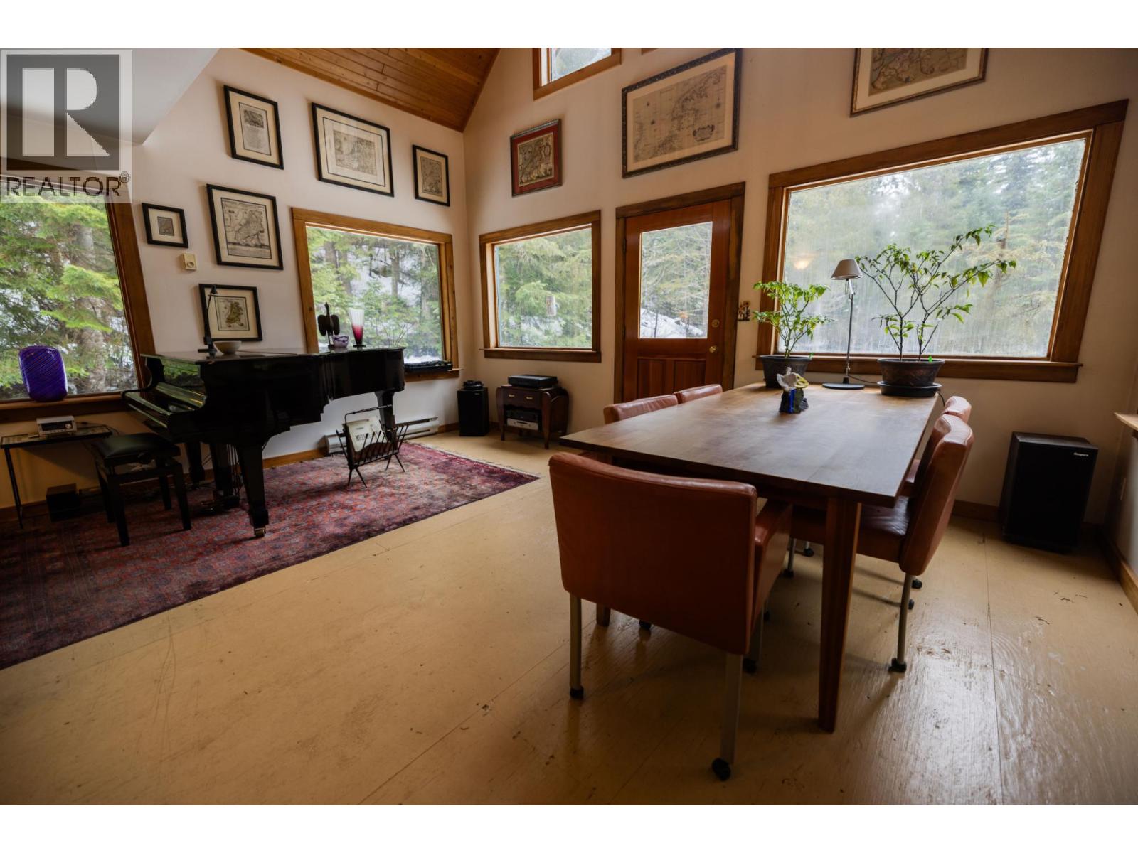 6225 Porto Rico Ymir Road, Ymir, British Columbia  V0G 2K0 - Photo 9 - 10377305