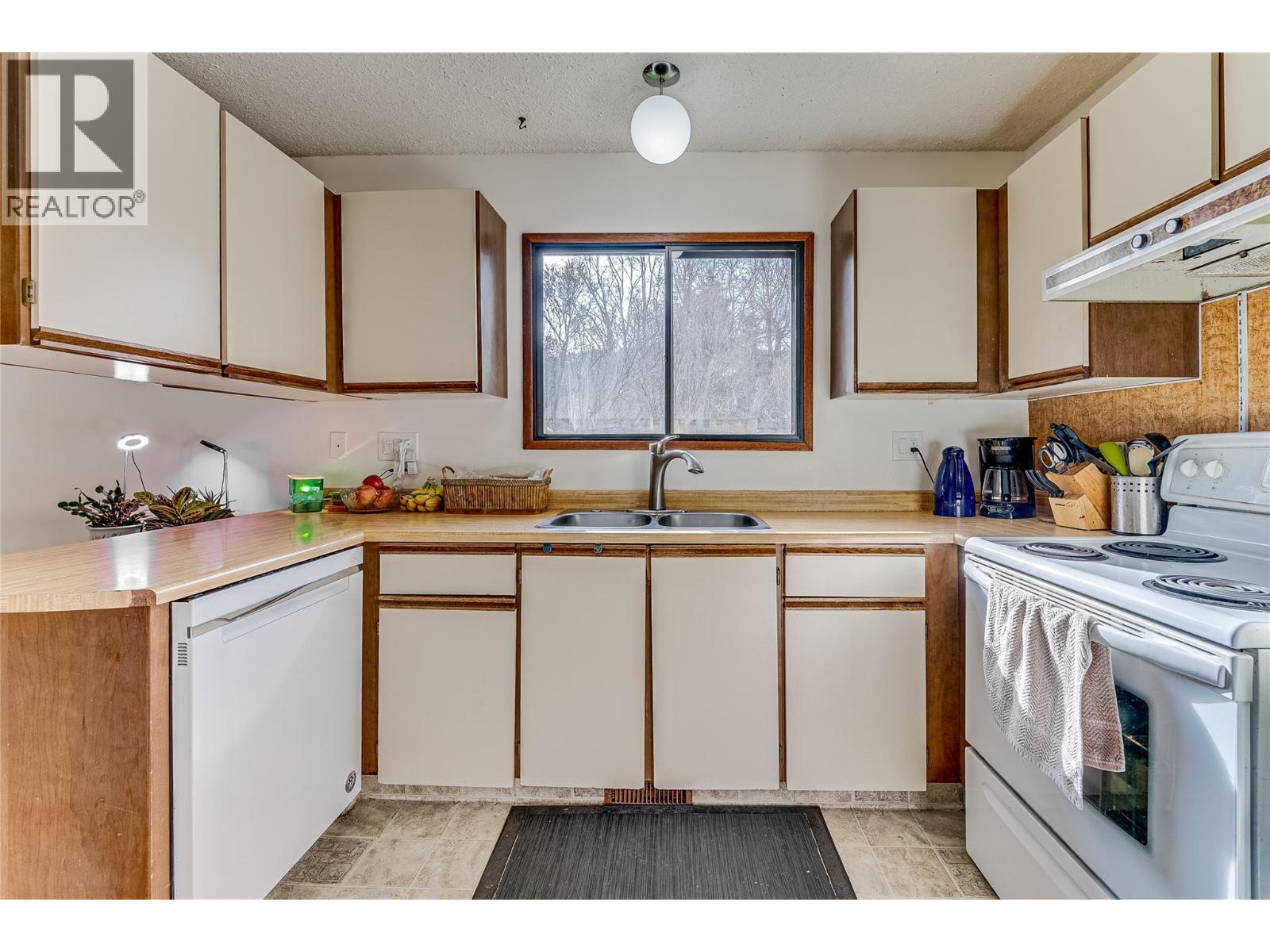 6312 Learmouth Road, Coldstream, British Columbia  V1B 3G3 - Photo 10 - 10377233